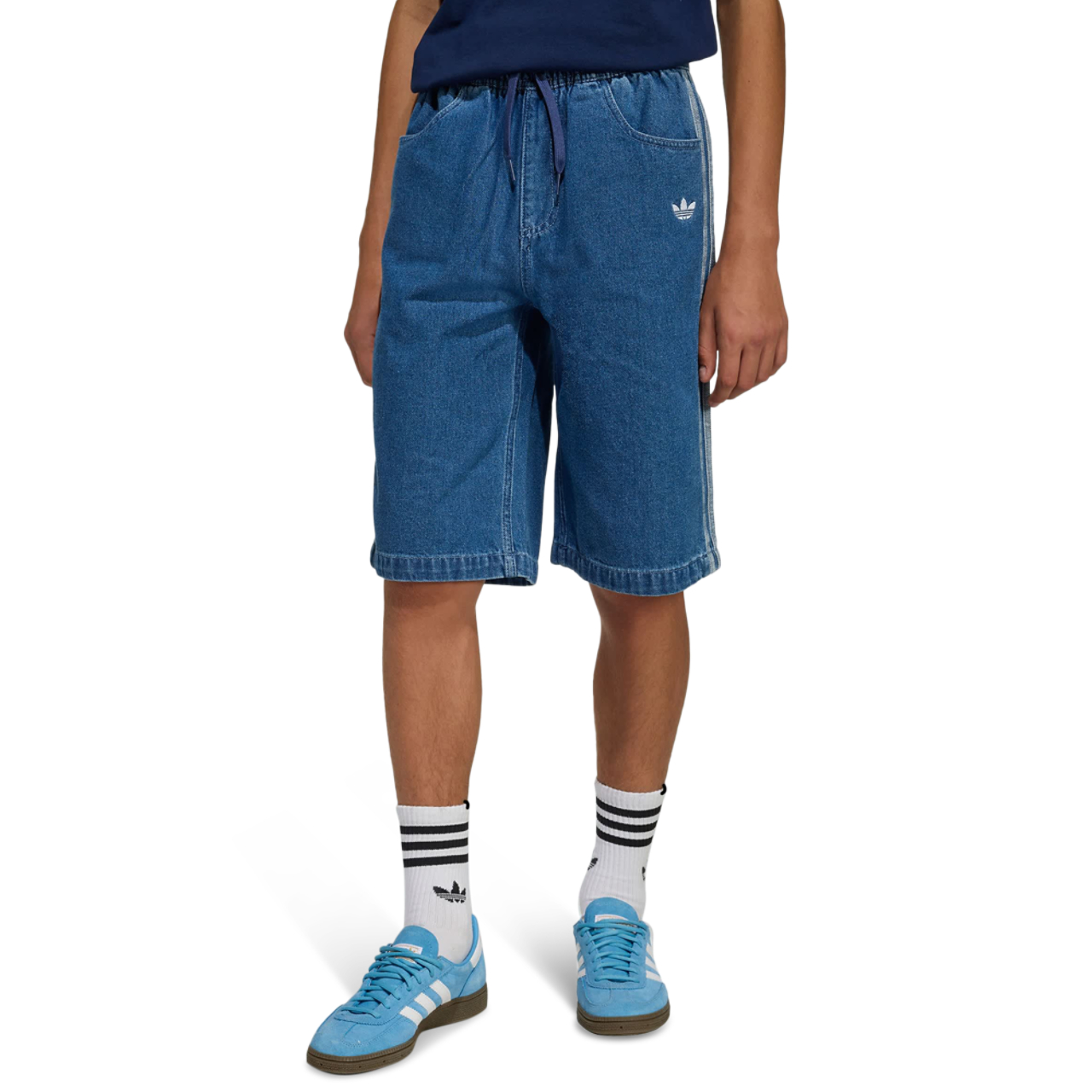 adidas Denim Jorts Bild 1 von 8. Antippen, um die Fotogalerie zu öffnen.