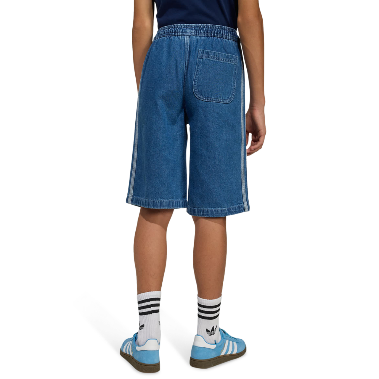 adidas Denim Jorts Bild 3 von 8. Antippen, um die Fotogalerie zu öffnen.
