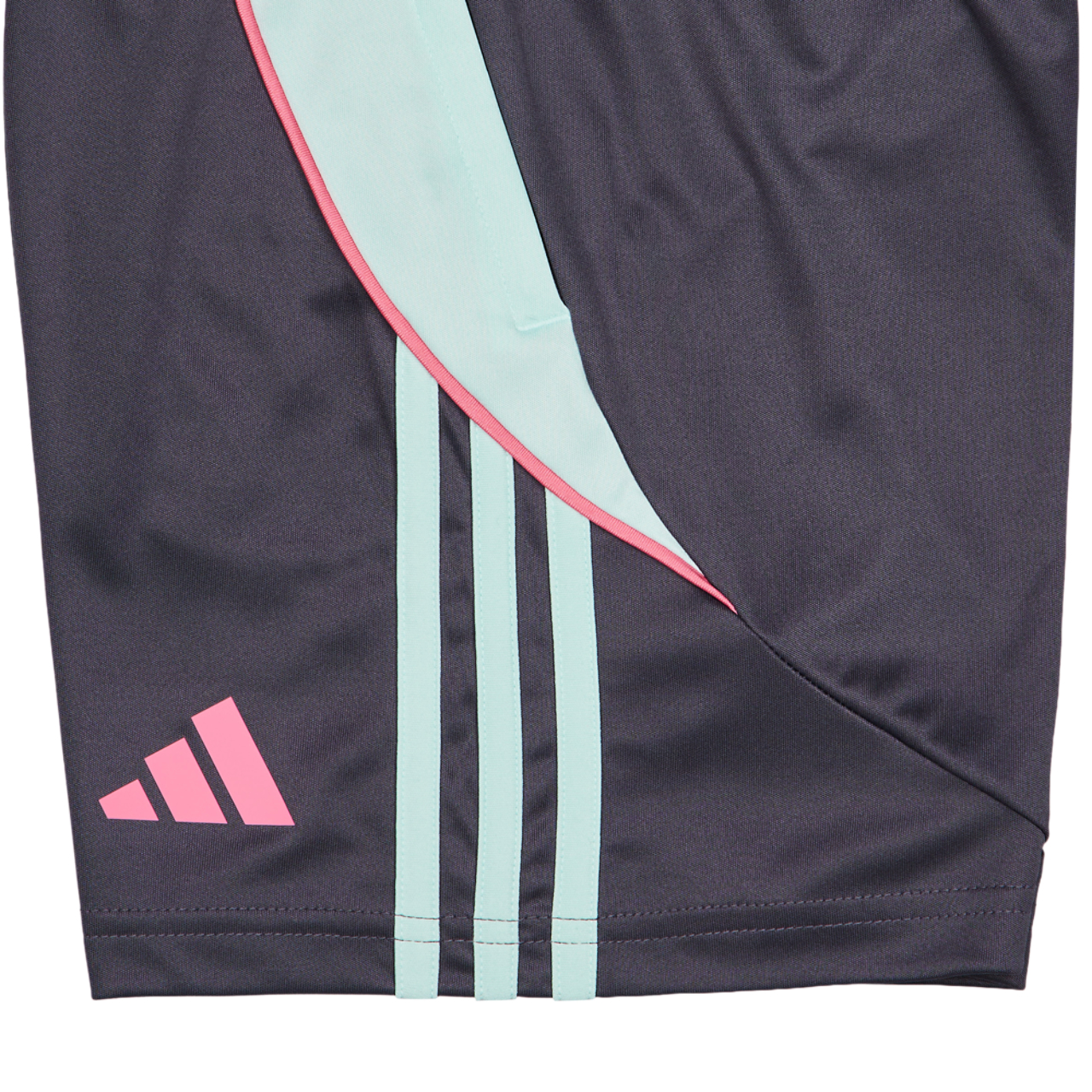 adidas Messi Bild 9 von 9. Antippen, um die Fotogalerie zu öffnen.