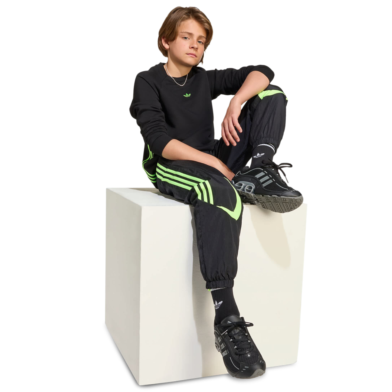 adidas Loose Crew Imagen 2 de 3. Toque para abrir la galería de fotos.