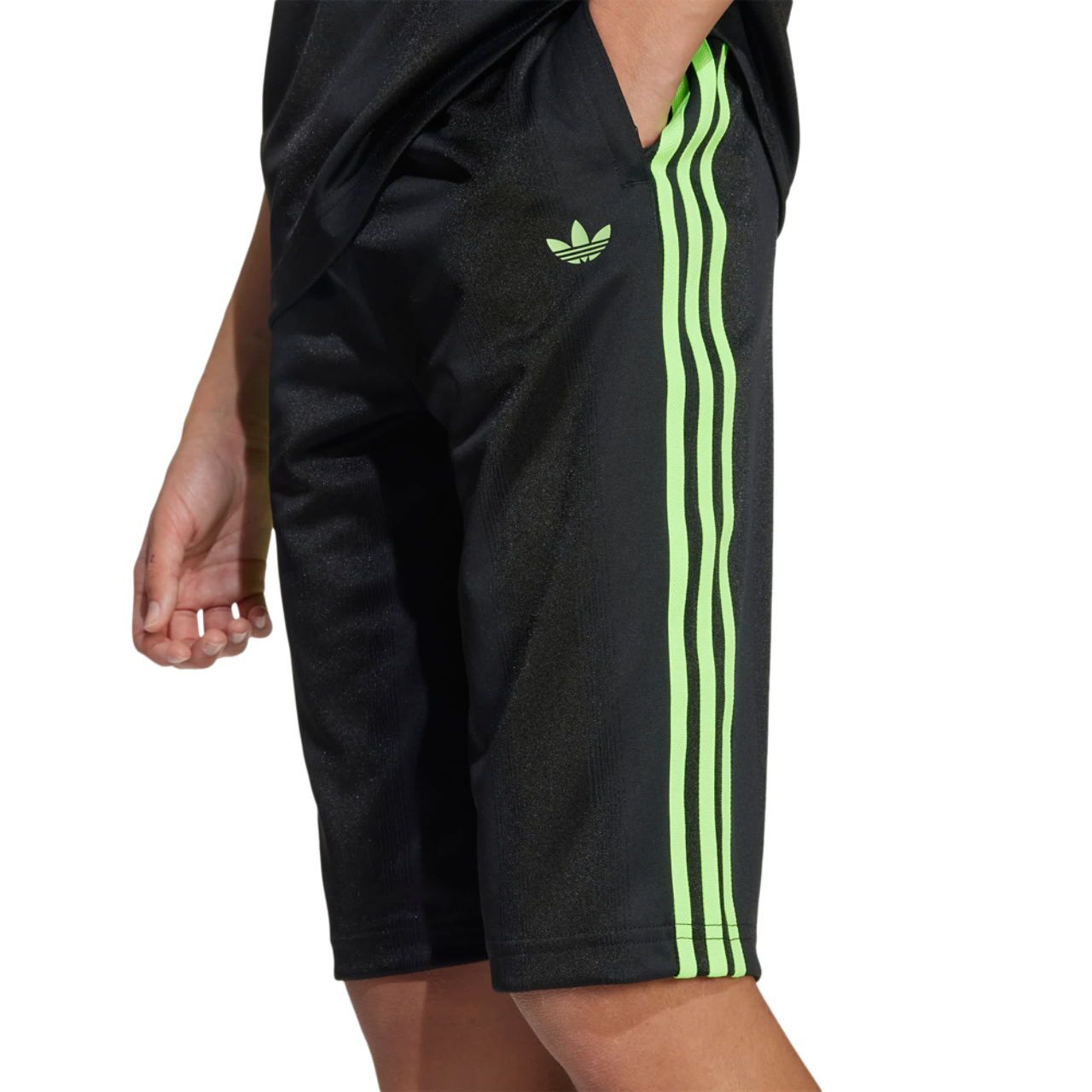 adidas Shorts Immagine 3 di 3. Tocca per aprire la galleria fotografica.