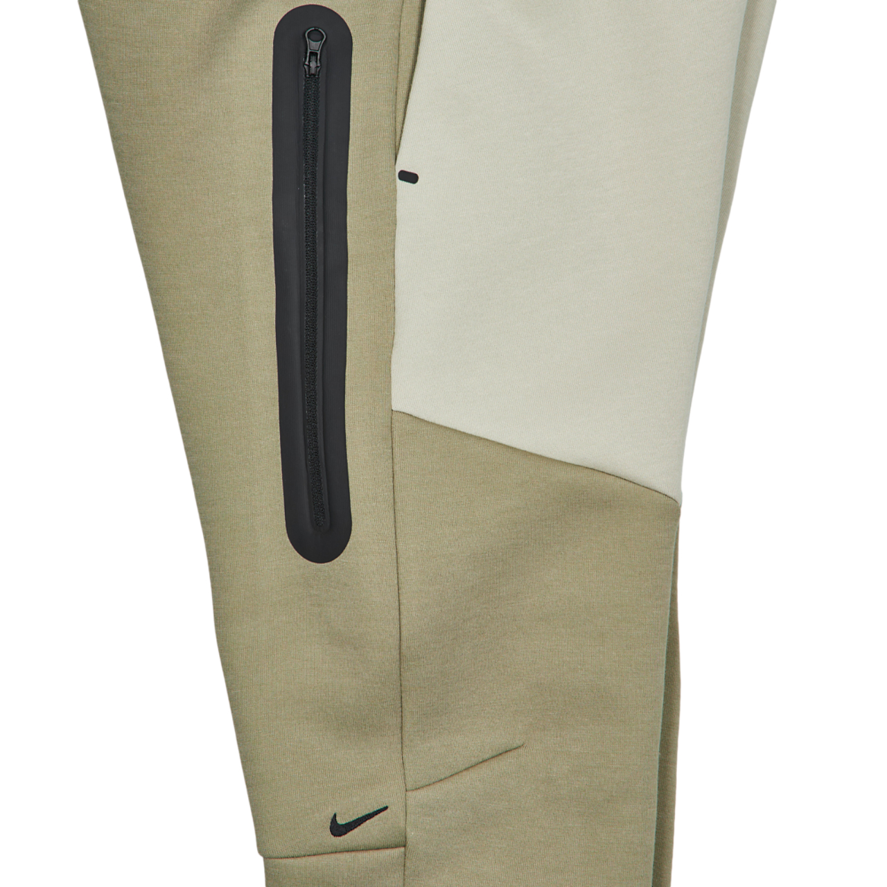 Nike Tech Fleece Afbeelding 3 van 3. Tik om de fotogalerij te openen..
