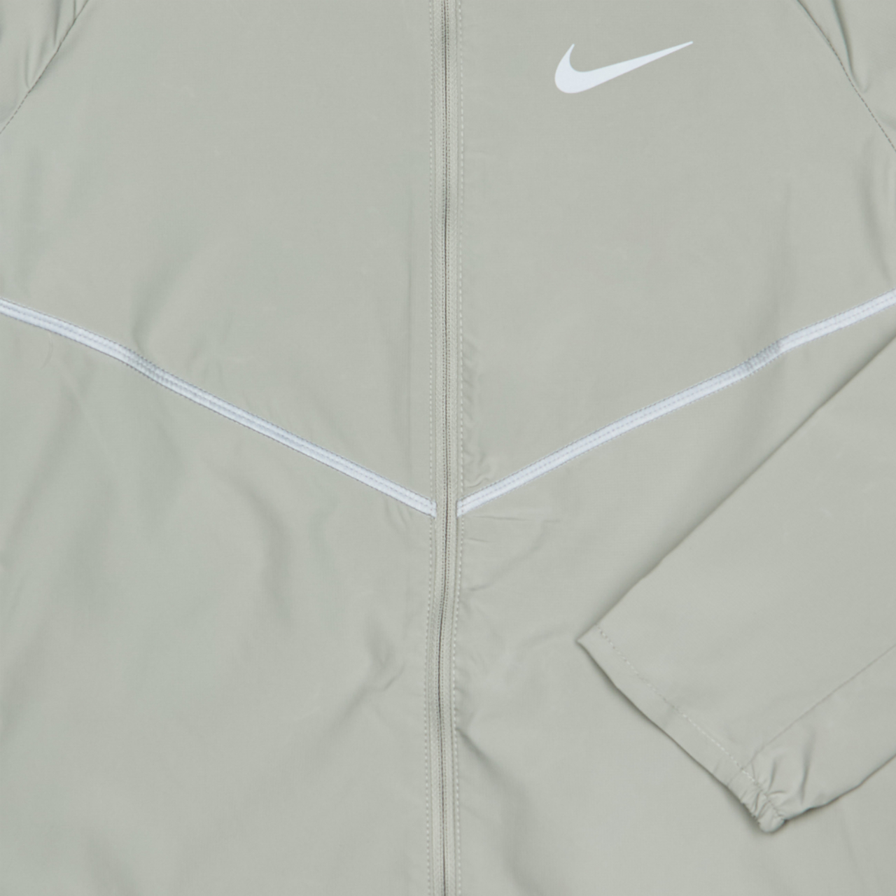 Nike Uv + Repel Miler Afbeelding 3 van 3. Tik om de fotogalerij te openen..