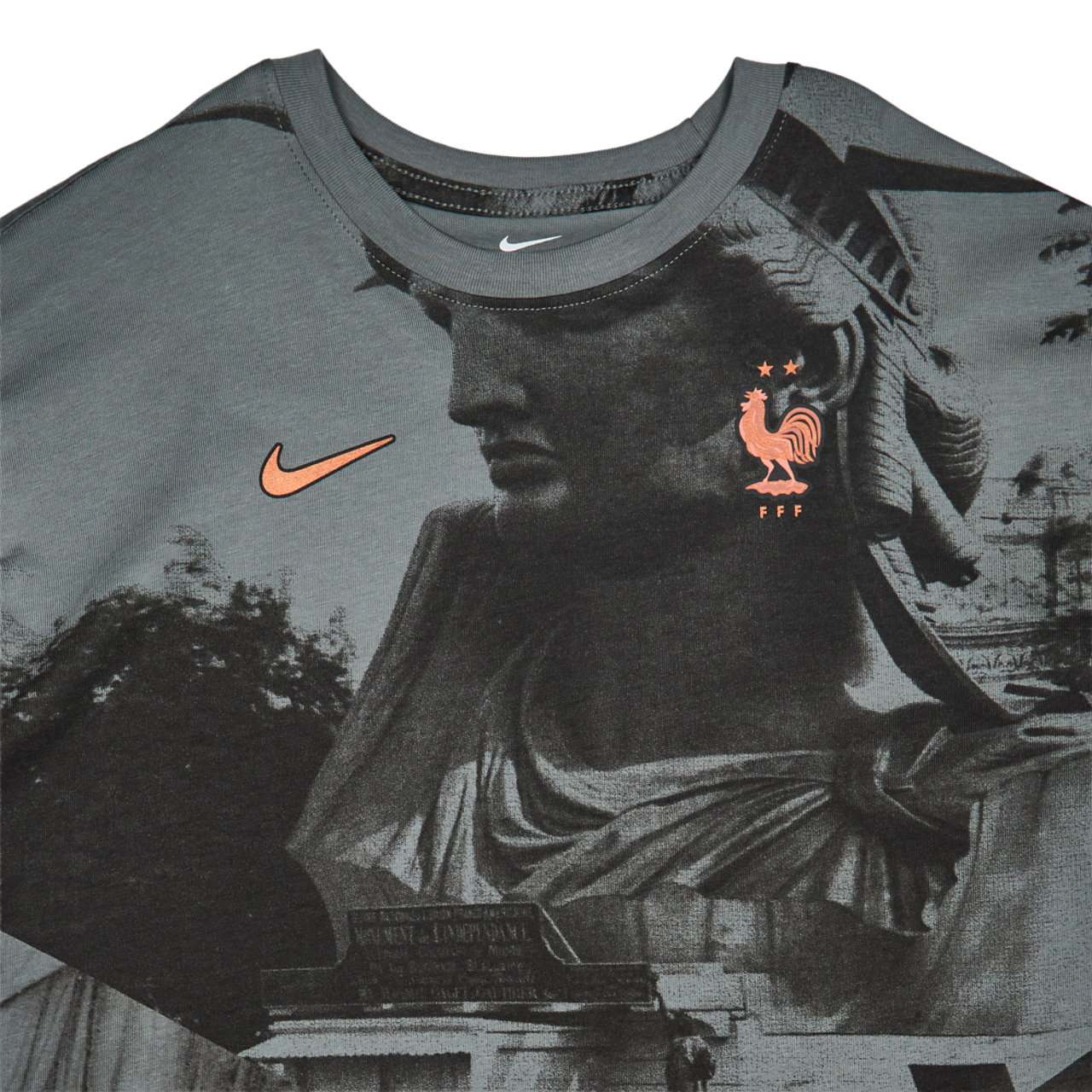 Nike Fff Aop Bild 7 von 7. Antippen, um die Fotogalerie zu öffnen.