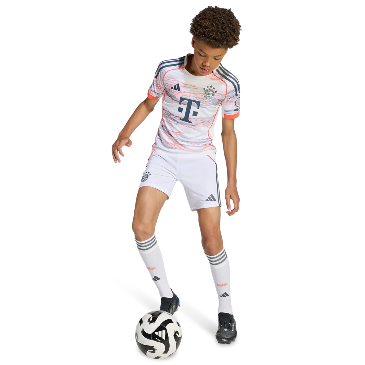 adidas Fc Bayern 25/26 Away Shorts Immagine 2 di 3. Tocca per aprire la galleria fotografica.