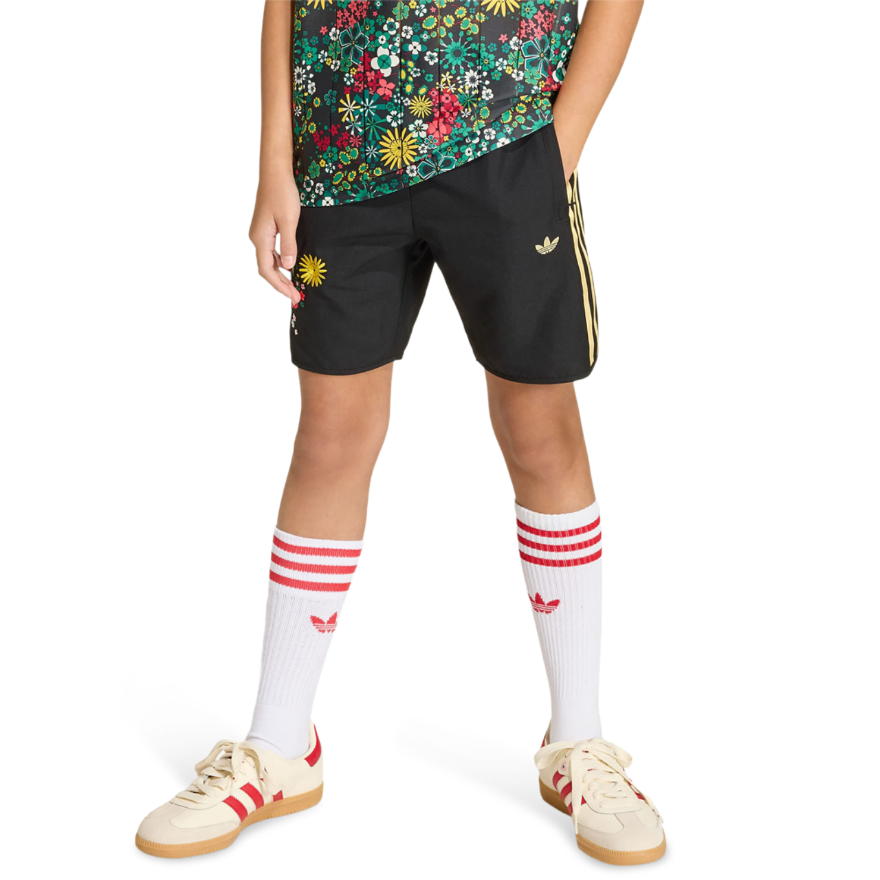adidas Originals X Liberty London Regular Shorts Immagine 1 di 4. Tocca per aprire la galleria fotografica.