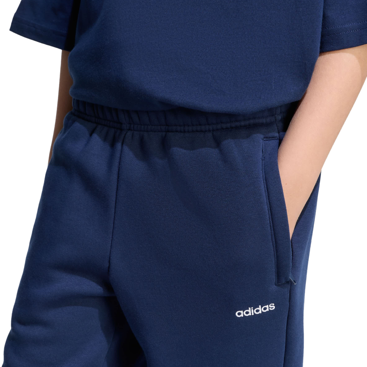 adidas Santiago Sweat Joggers Imagen 4 de 5. Toque para abrir la galería de fotos.