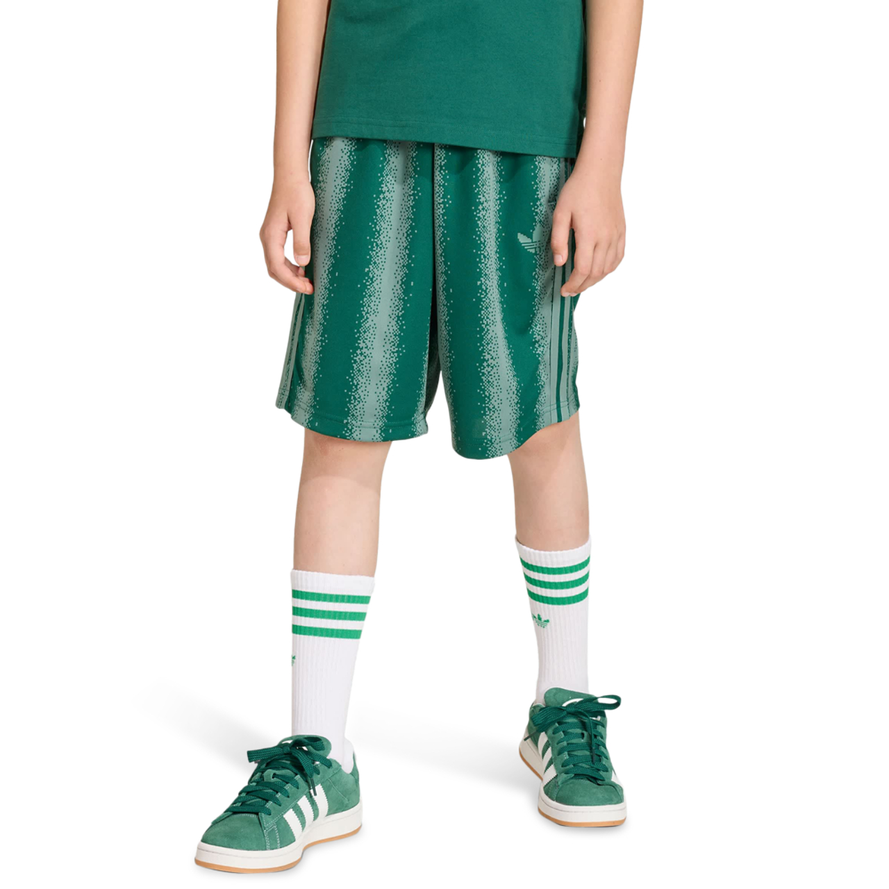 adidas Minecraft Oversized Knee Length Shorts Image 1 sur 5. Appuyez pour ouvrir la galerie de photos.