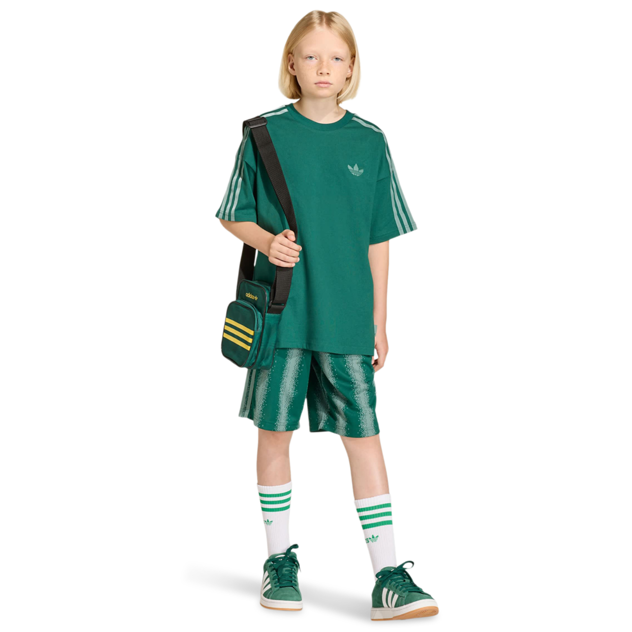 adidas Minecraft Oversized Knee Length Shorts Image 2 sur 5. Appuyez pour ouvrir la galerie de photos.