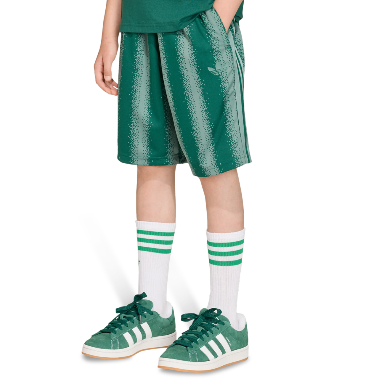 adidas Minecraft Oversized Knee Length Shorts Image 4 sur 5. Appuyez pour ouvrir la galerie de photos.