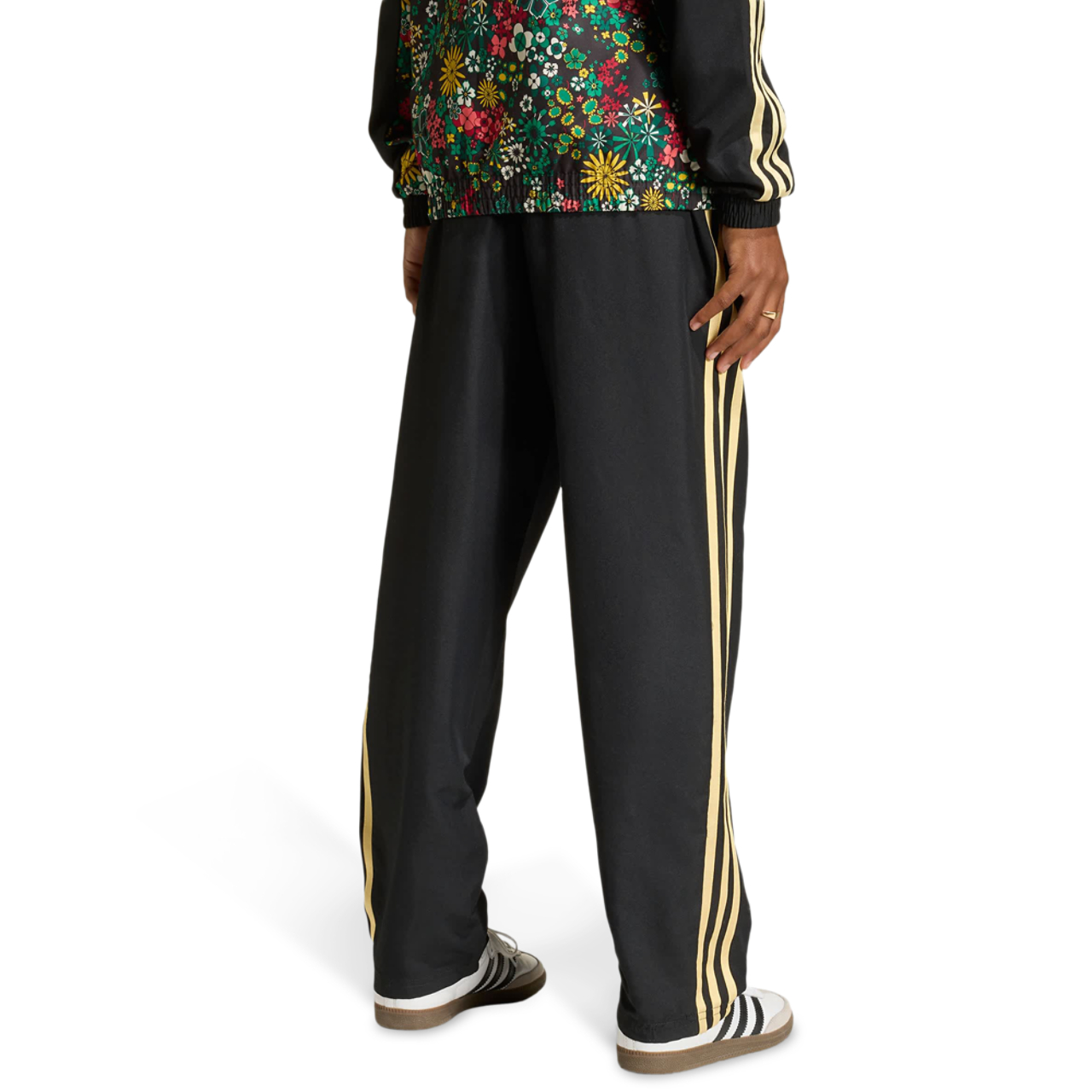 adidas Originals X Liberty London Track Bottoms Immagine 3 di 4. Tocca per aprire la galleria fotografica.