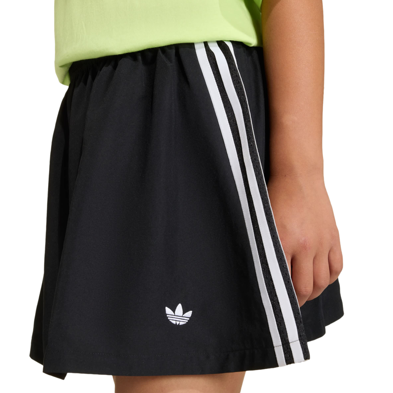 adidas Woven Regular Wide Skirt Immagine 4 di 4. Tocca per aprire la galleria fotografica.
