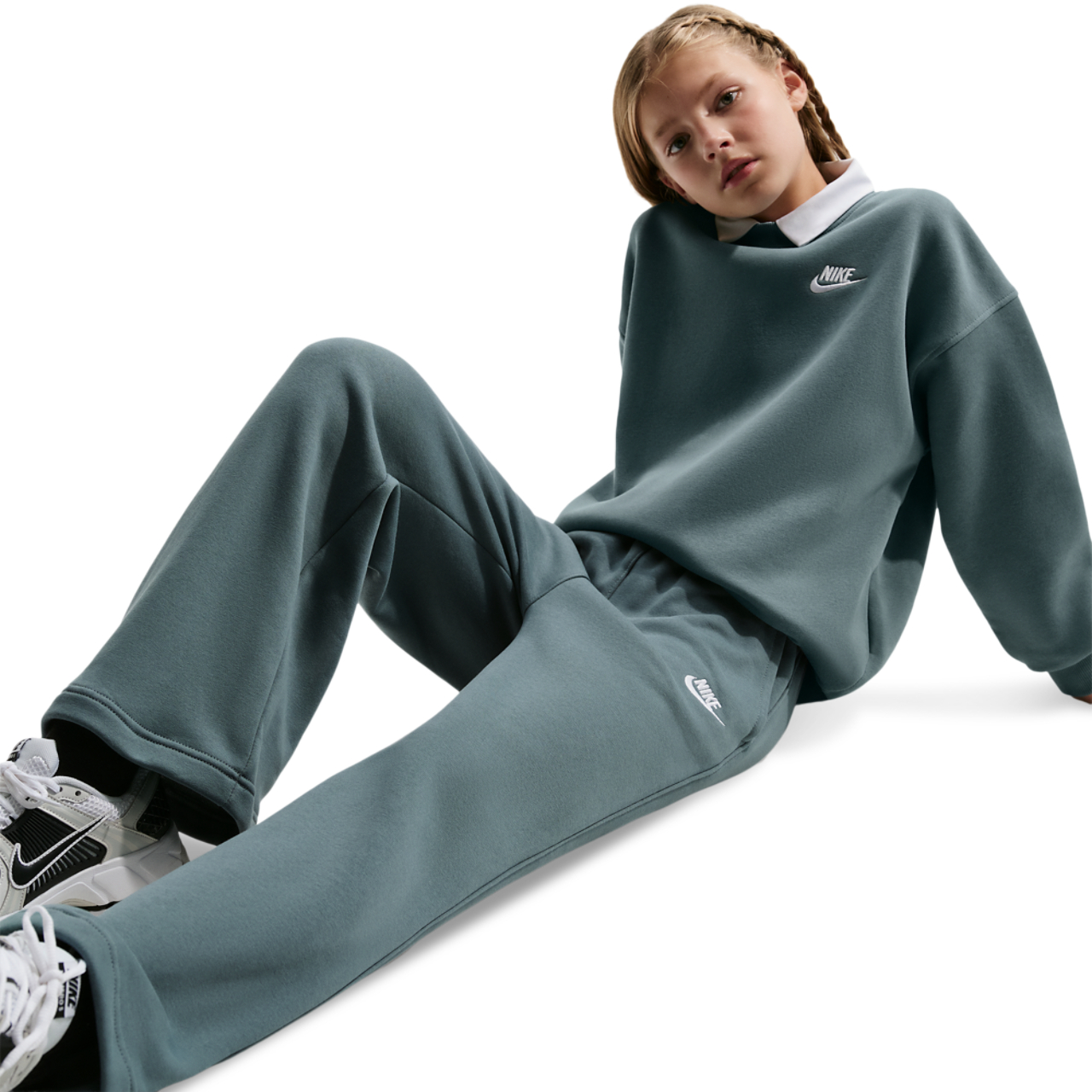 Nike Club Fleece Wide-leg Trousers Bild 3 von 5. Antippen, um die Fotogalerie zu öffnen.