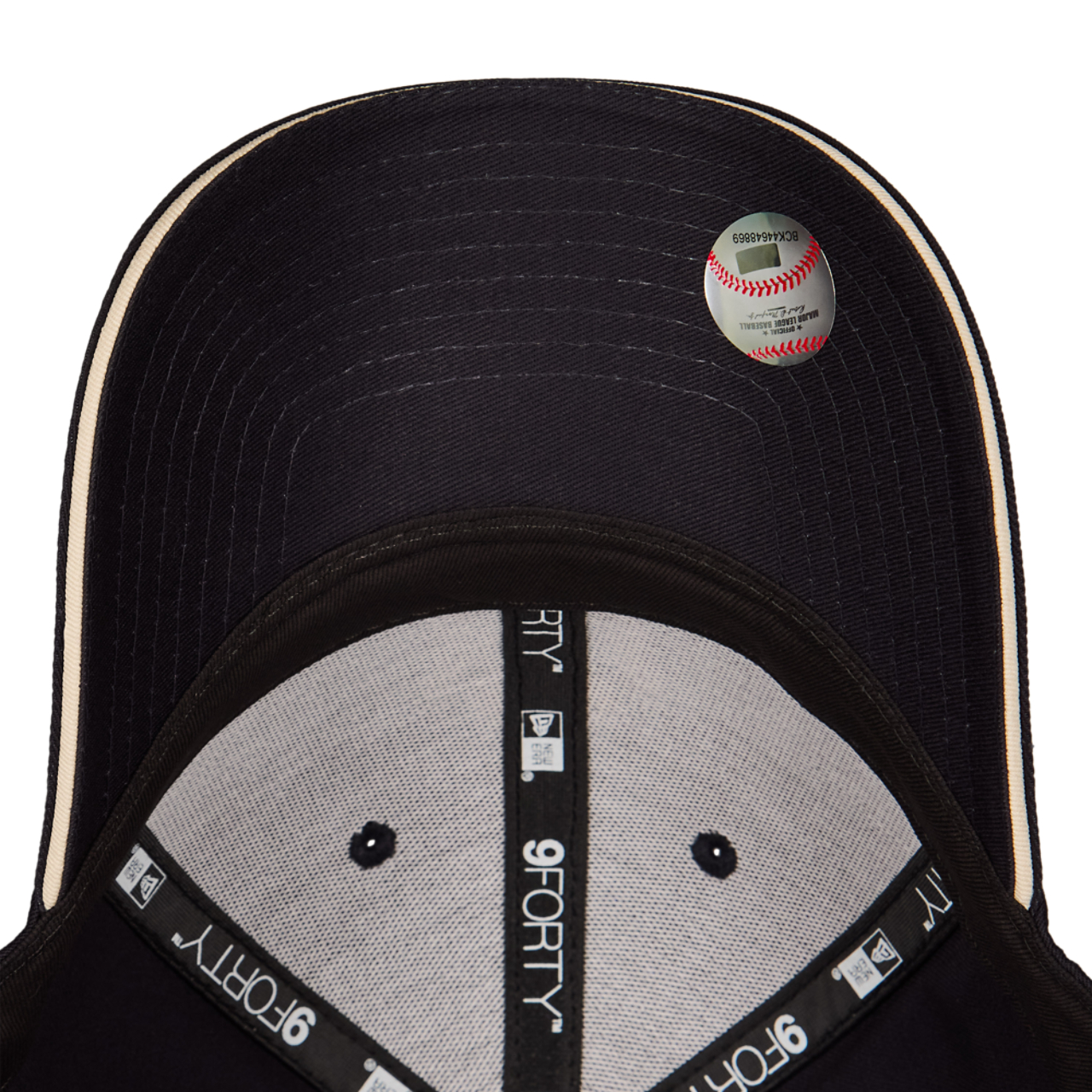 New Era 9FORTY MLB New York Yankees Image 5 of 5. Tap to open photo gallery.