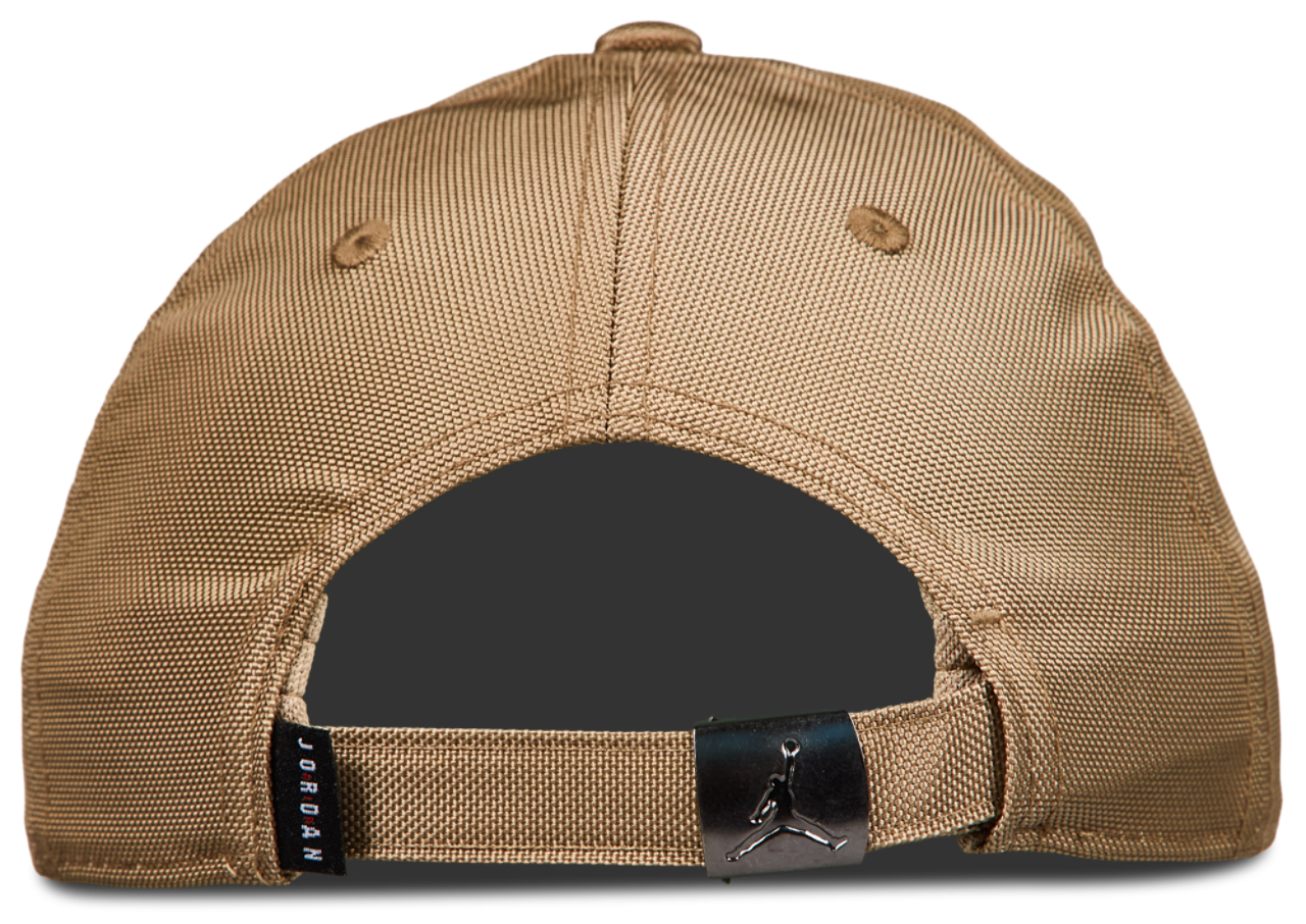 Jordan Curved Brim Bild 4 von 5. Antippen, um die Fotogalerie zu öffnen.