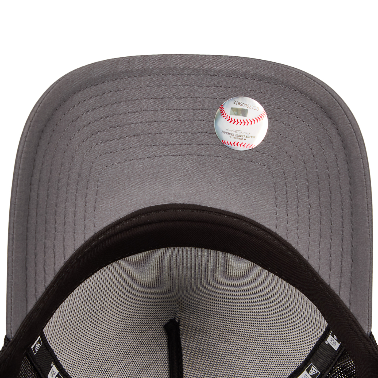 New Era Trucker Image 5 sur 5. Appuyez pour ouvrir la galerie de photos.