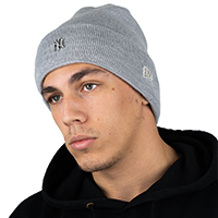 New Era Silver Logo Beanie Afbeelding 4 van 8. Tik om de fotogalerij te openen..