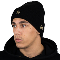 New Era Silver Logo Beanie Afbeelding 4 van 8. Tik om de fotogalerij te openen..