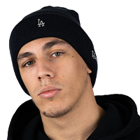 New Era Silver Logo Beanie Imagen 5 de 8. Toque para abrir la galería de fotos.