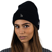 New Era Silver Logo Beanie Imagen 6 de 8. Toque para abrir la galería de fotos.