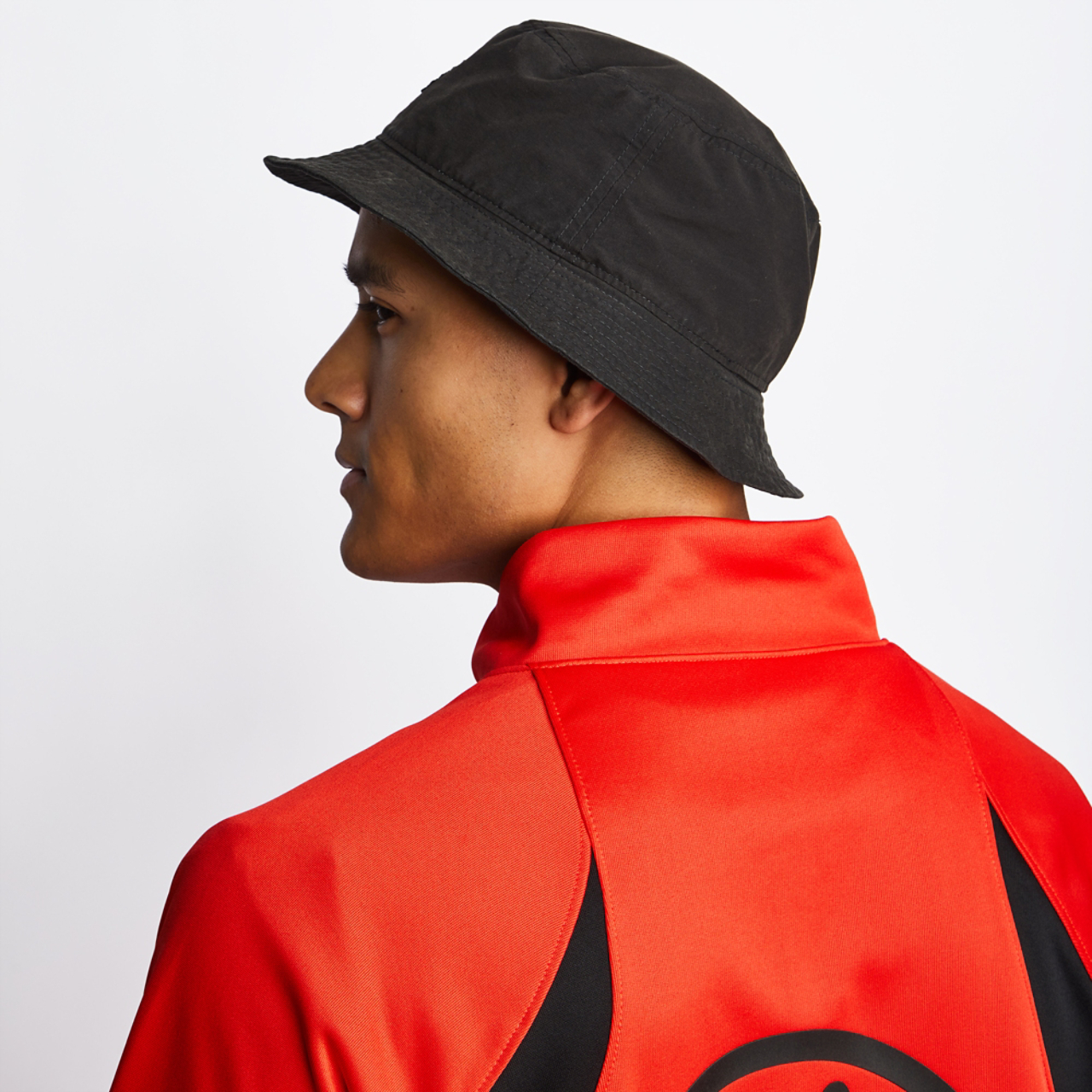 Nike Bucket Hat Image 6 of 6. Tap to open photo gallery.