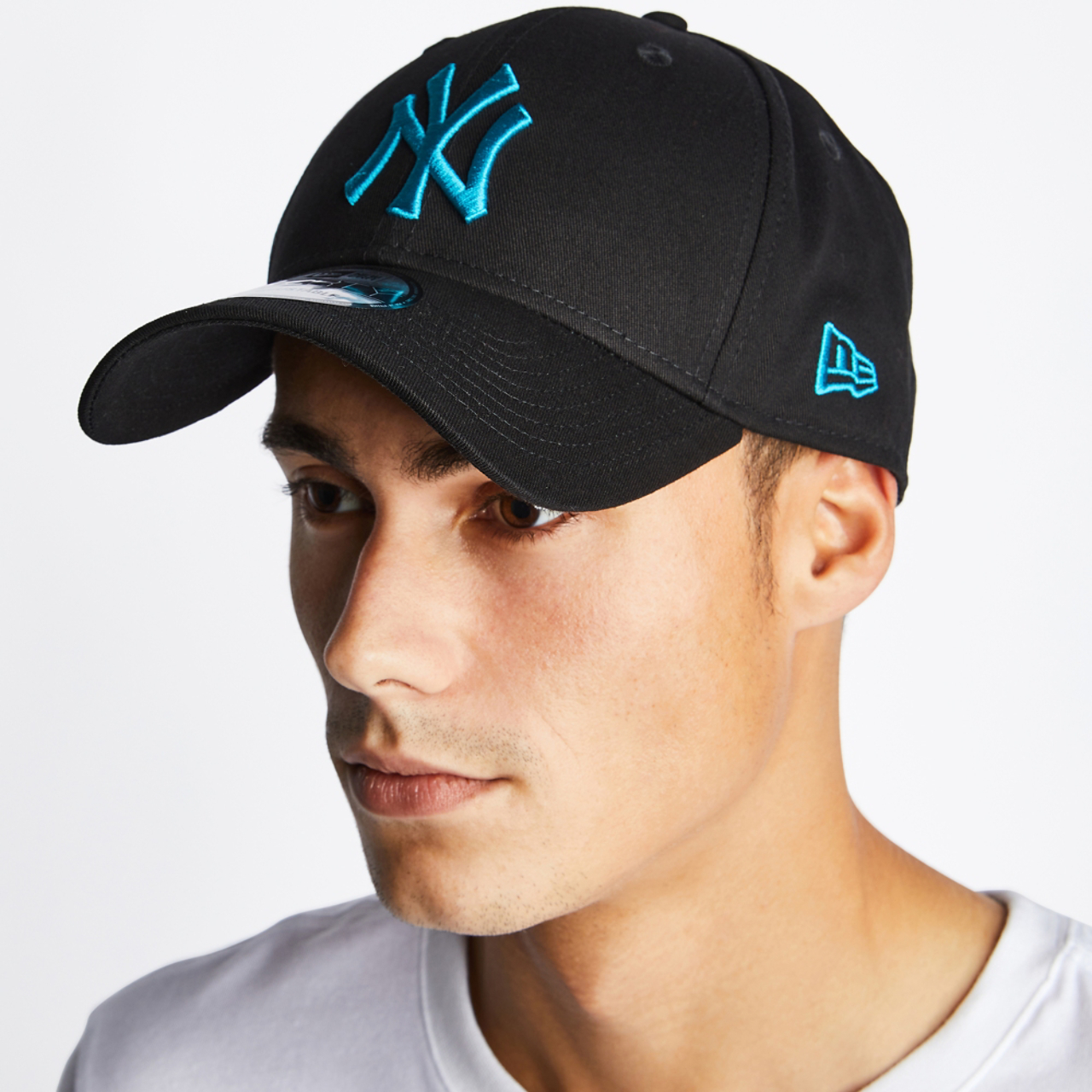 New Era 9Forty League Essential Image 6 of 7. Tap to open photo gallery.