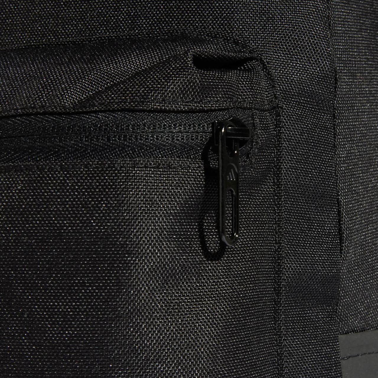 adidas Classic Back-to-school Sport Backpack Imagen 4 de 4. Toque para abrir la galería de fotos.