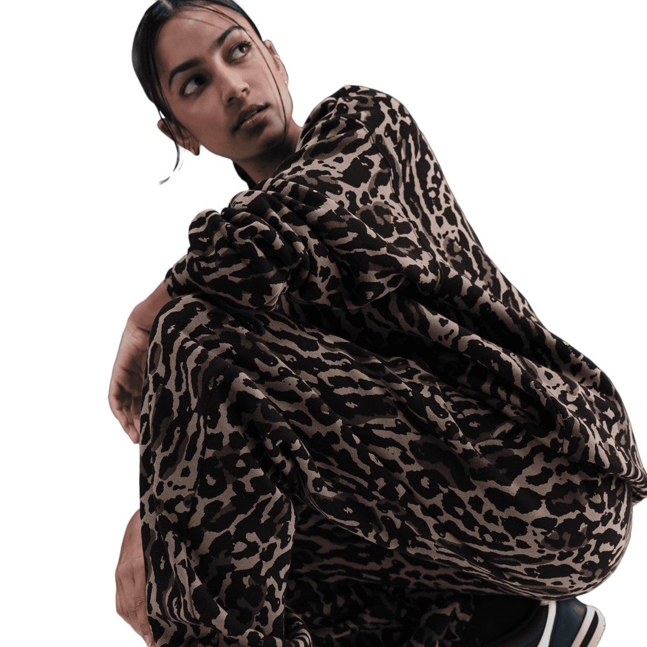 Nike NSW Phoenix Fleece All Over Print Pants Image 3 of 6. Tap to open photo gallery.
