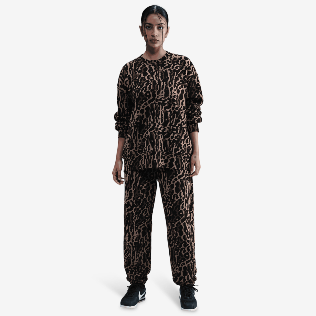 Nike NSW Phoenix Fleece All Over Print Pants Image 5 of 6. Tap to open photo gallery.