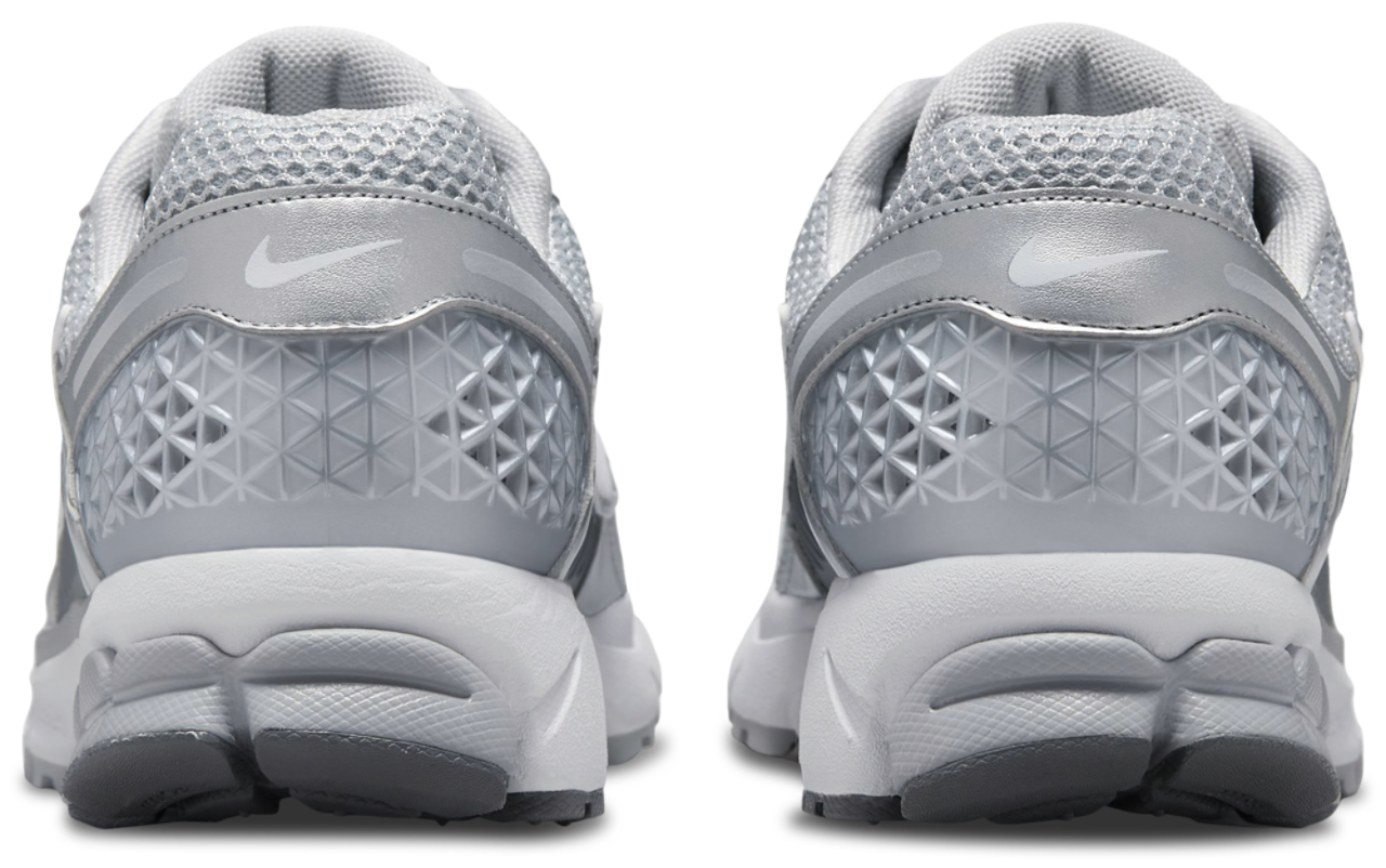 Nike Zoom Vomero 5 Image 3 de 5. Appuyez pour ouvrir la galerie de photos.