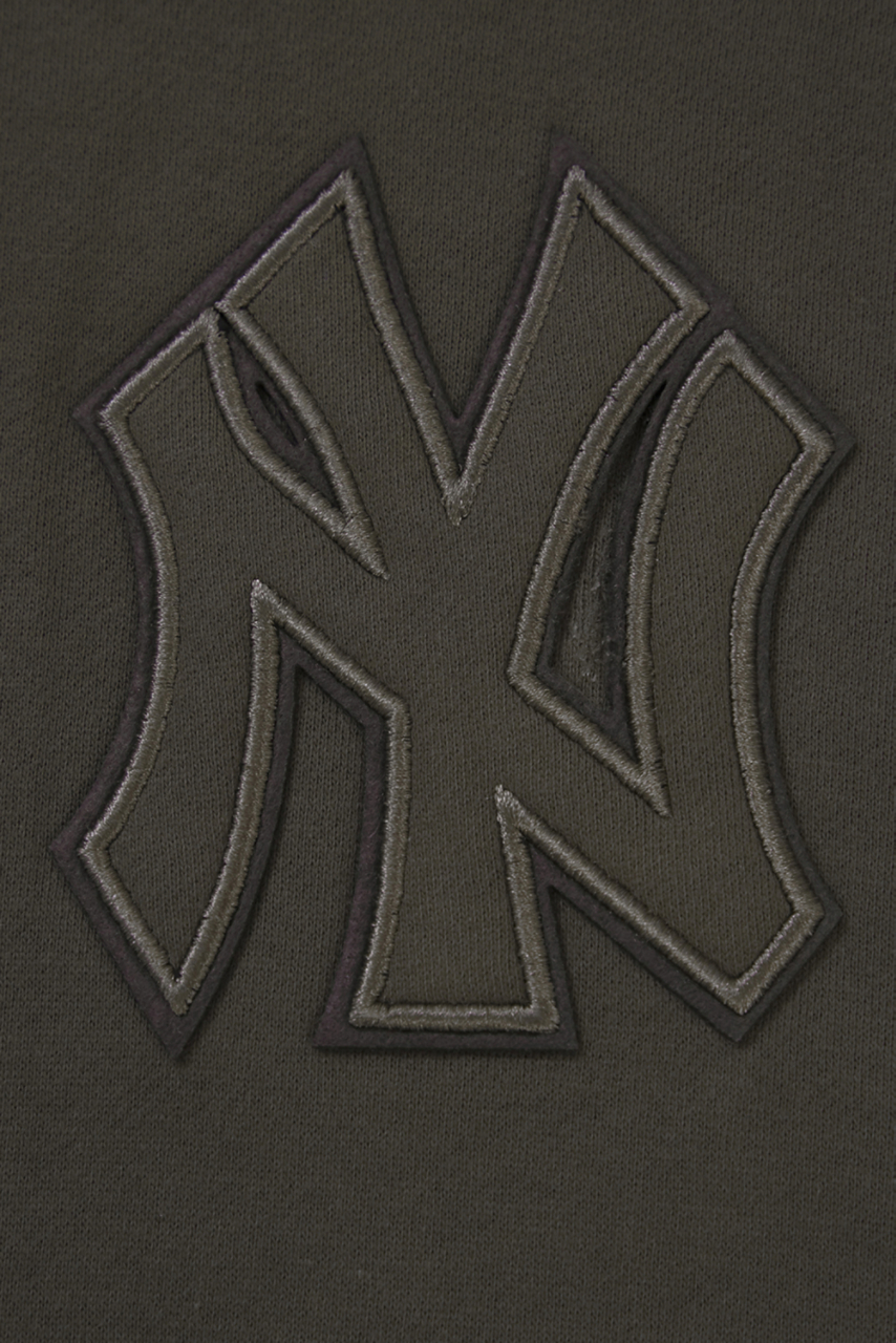 Pro Standard Yankees Pullover Hoodie Image 5 of 7. Tap to open photo gallery.