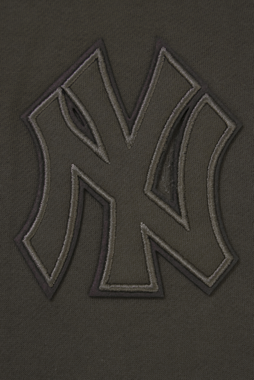 Pro Standard Yankees Pullover Hoodie Image 5 of 7. Tap to open photo gallery.