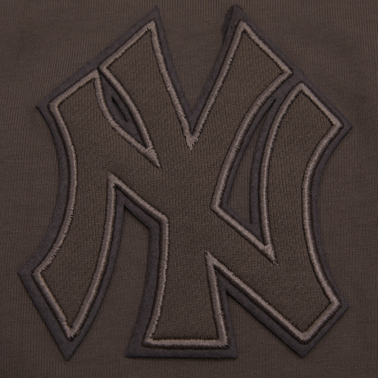 Pro Standard NEW YORK YANKEES TOP Image 5 of 7. Tap to open photo gallery.