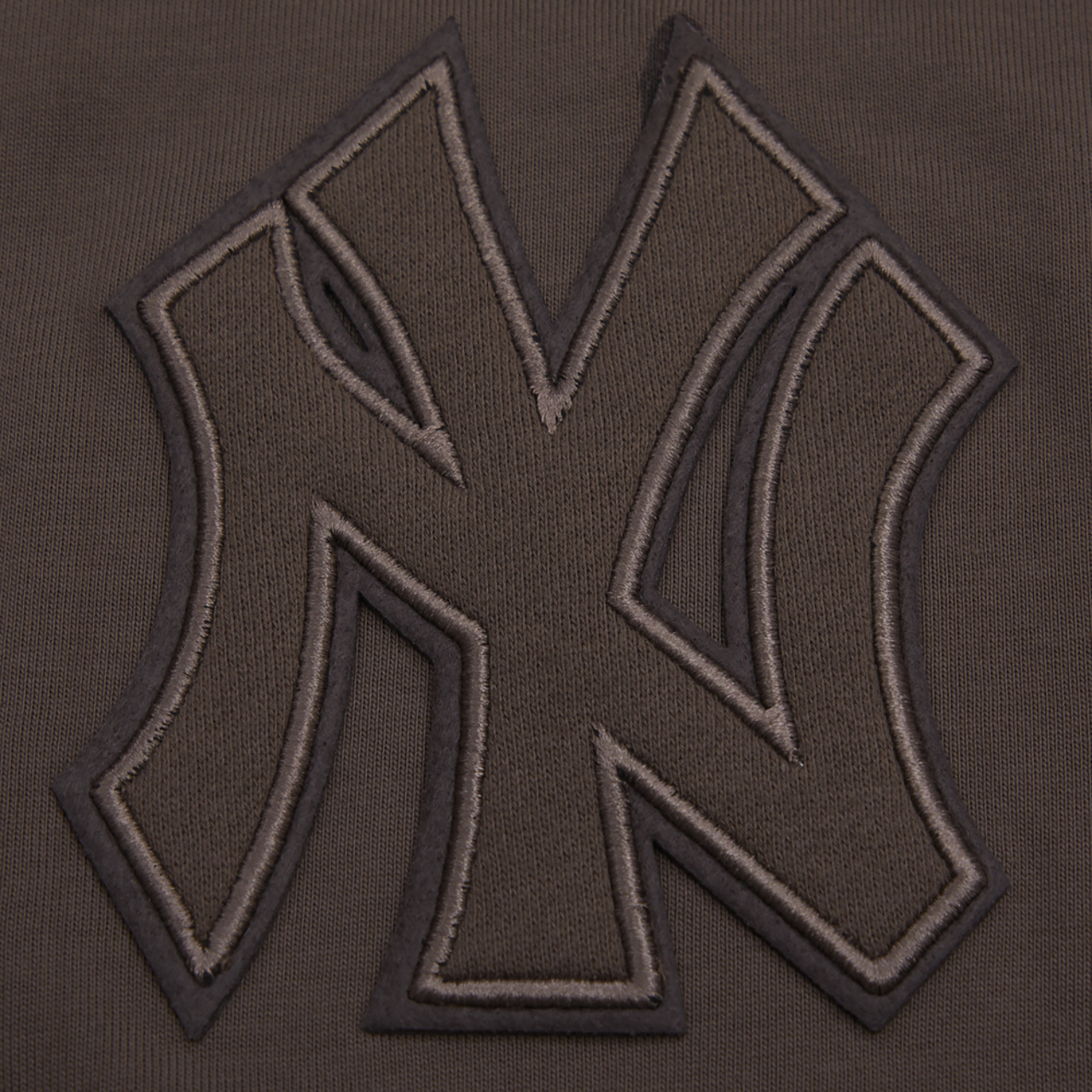 Pro Standard NEW YORK YANKEES TOP Image 5 of 7. Tap to open photo gallery.