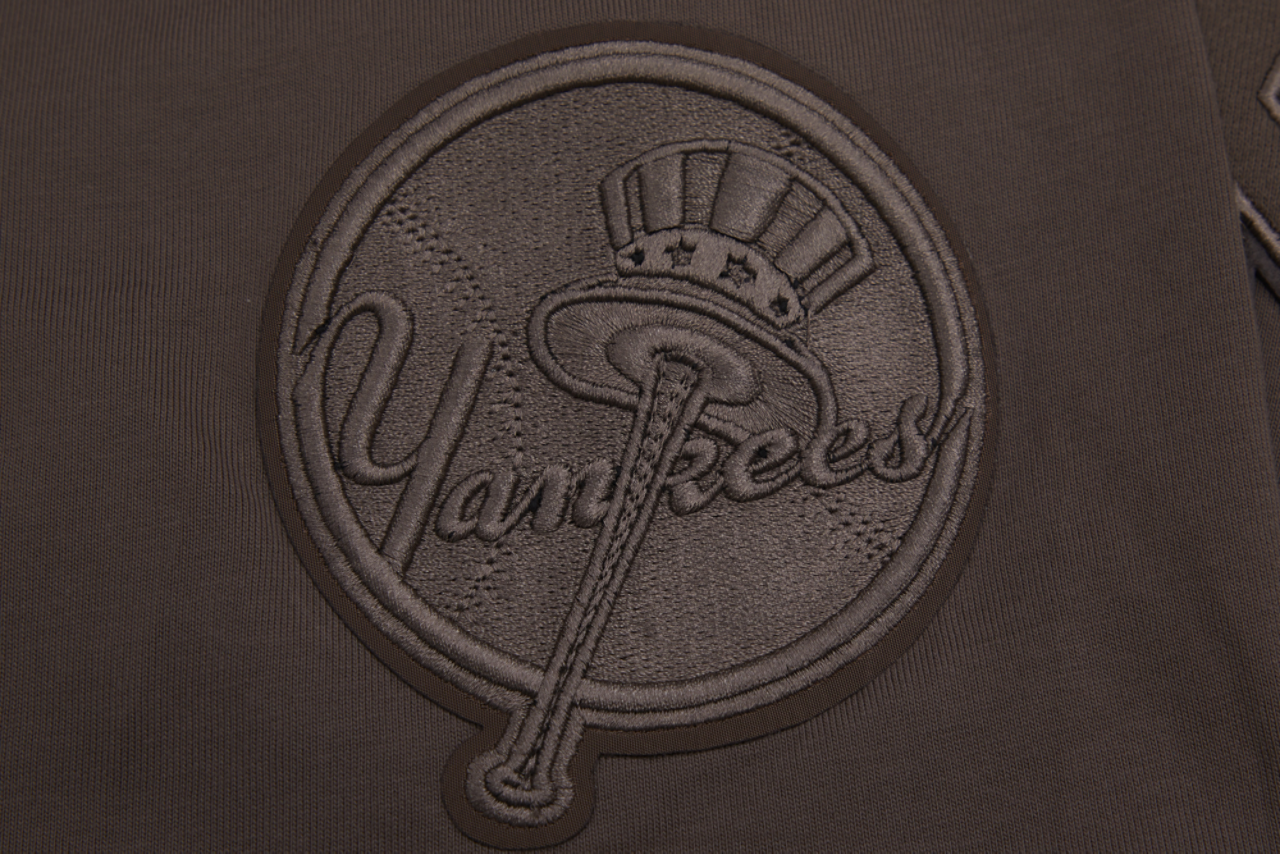 Pro Standard NEW YORK YANKEES TOP Image 6 of 7. Tap to open photo gallery.