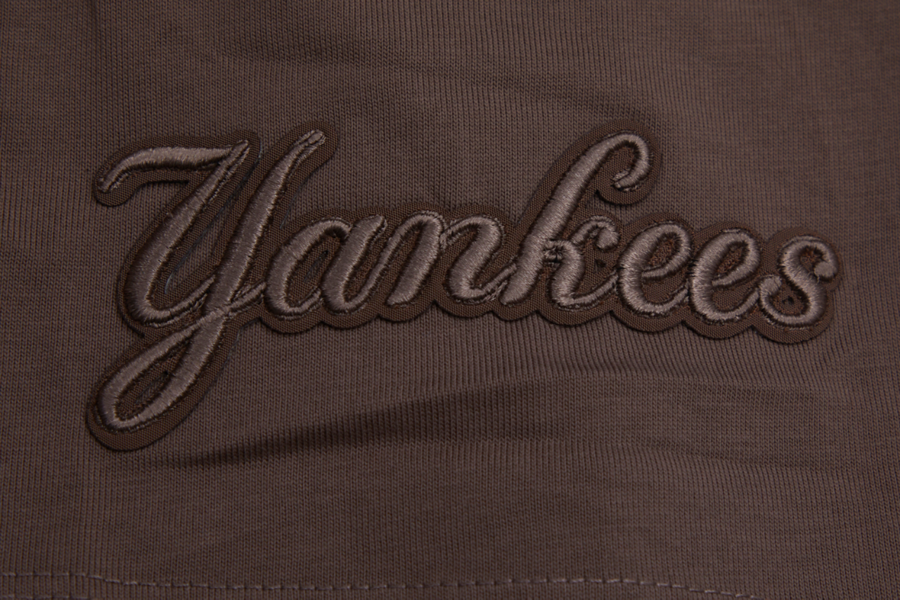 Pro Standard NEW YORK YANKEES TOP Image 7 of 7. Tap to open photo gallery.