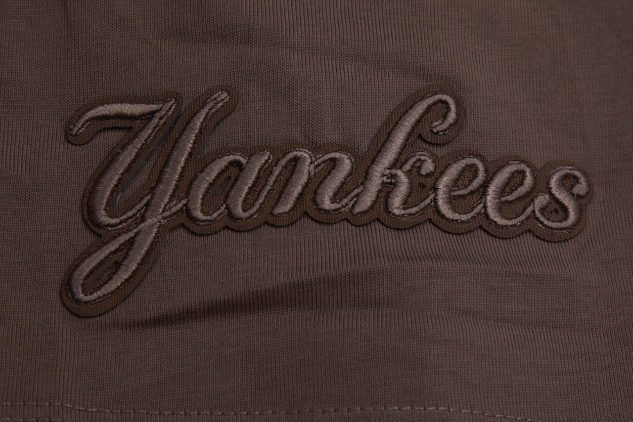 Pro Standard NEW YORK YANKEES TOP Image 7 of 7. Tap to open photo gallery.