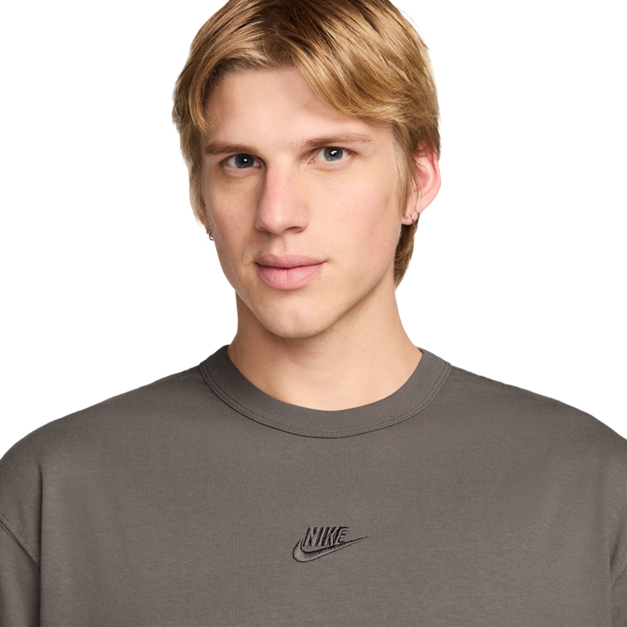 Nike NSW Premium Essentials SUST T-Shirt Image 3 of 3. Tap to open photo gallery.