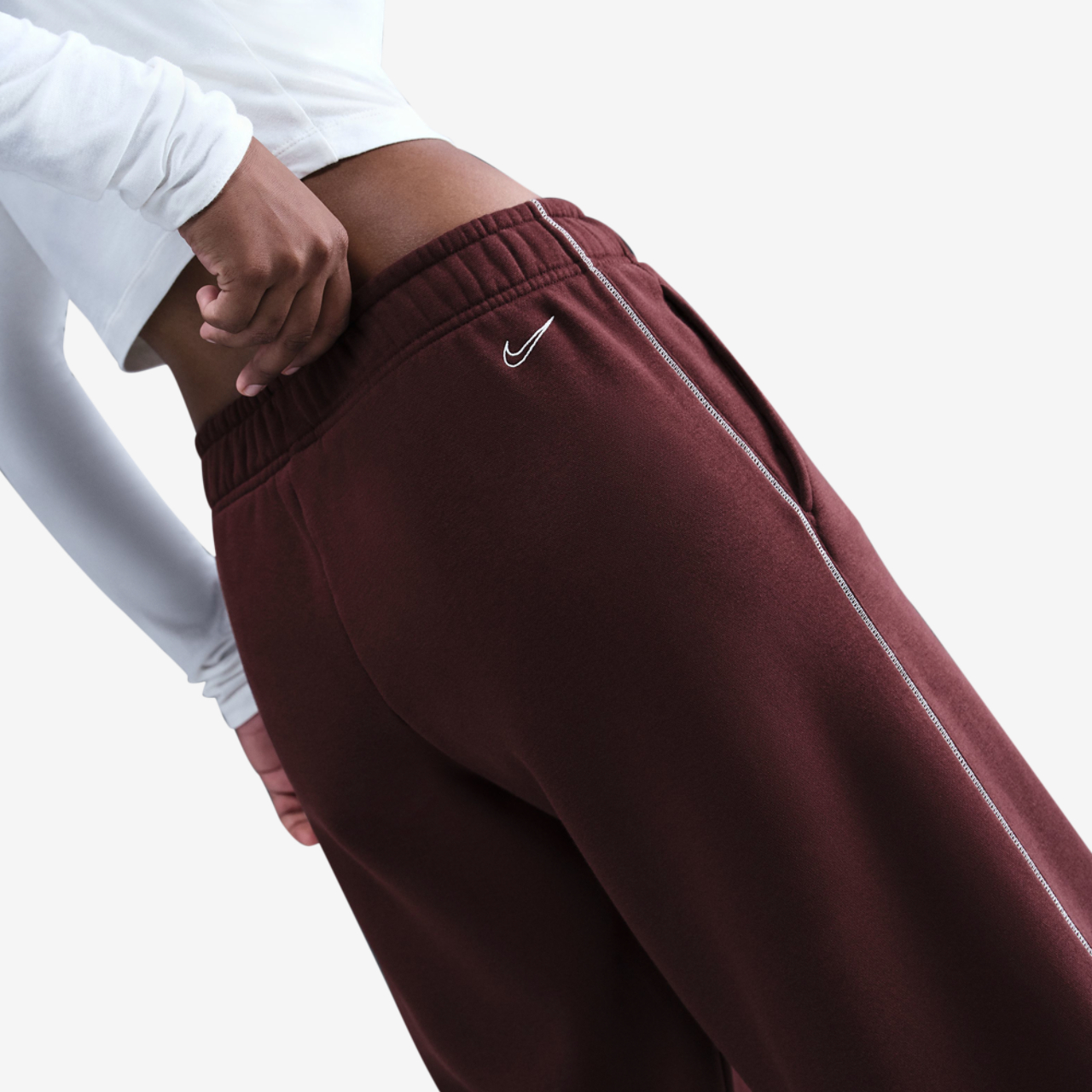Nike NSW Phoenix Fleece Pants Image 2 of 5. Tap to open photo gallery.