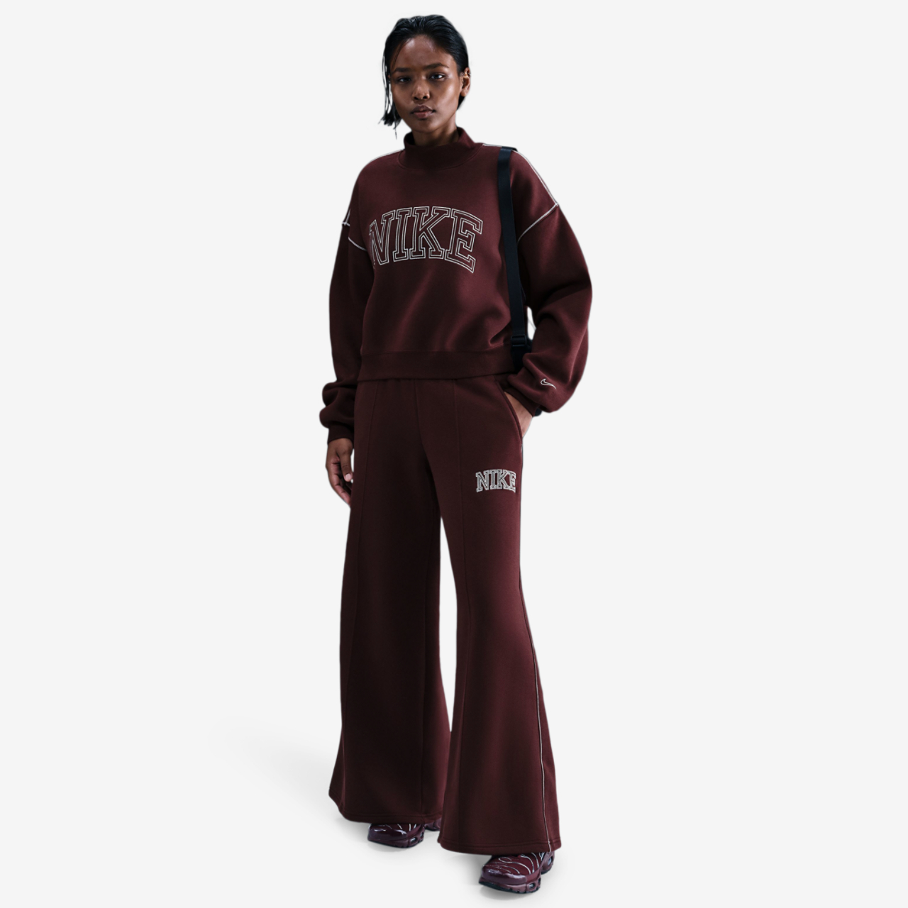 Nike NSW Phoenix Fleece Pants Image 4 of 5. Tap to open photo gallery.