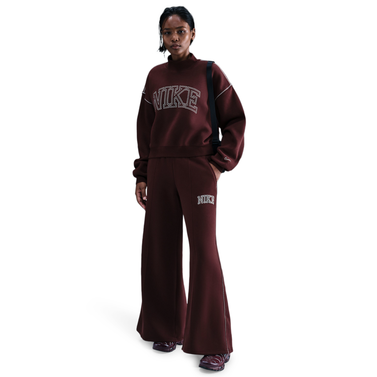 Nike NSW Phoenix Fleece Pants Image 4 of 5. Tap to open photo gallery.