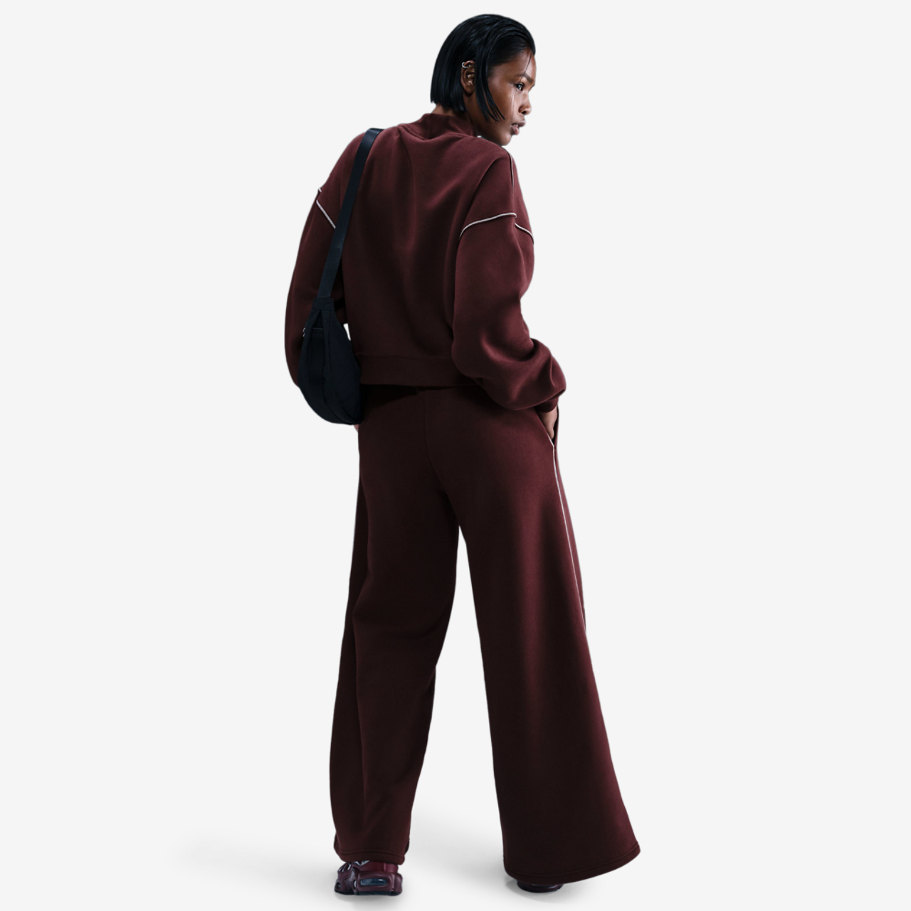 Nike NSW Phoenix Fleece Pants Image 5 of 5. Tap to open photo gallery.