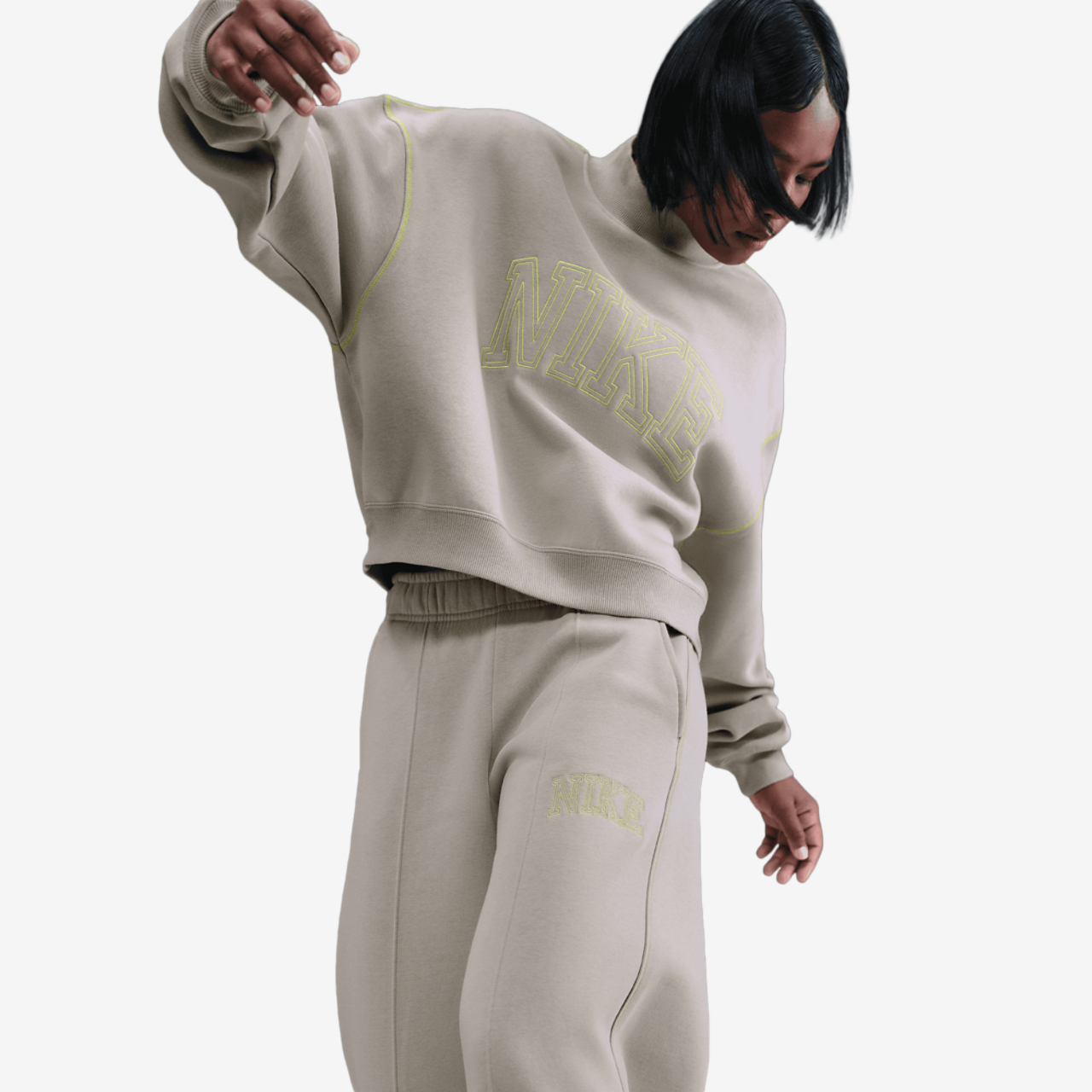 Nike NSW Phoenix Fleece Pants Image 3 of 5. Tap to open photo gallery.
