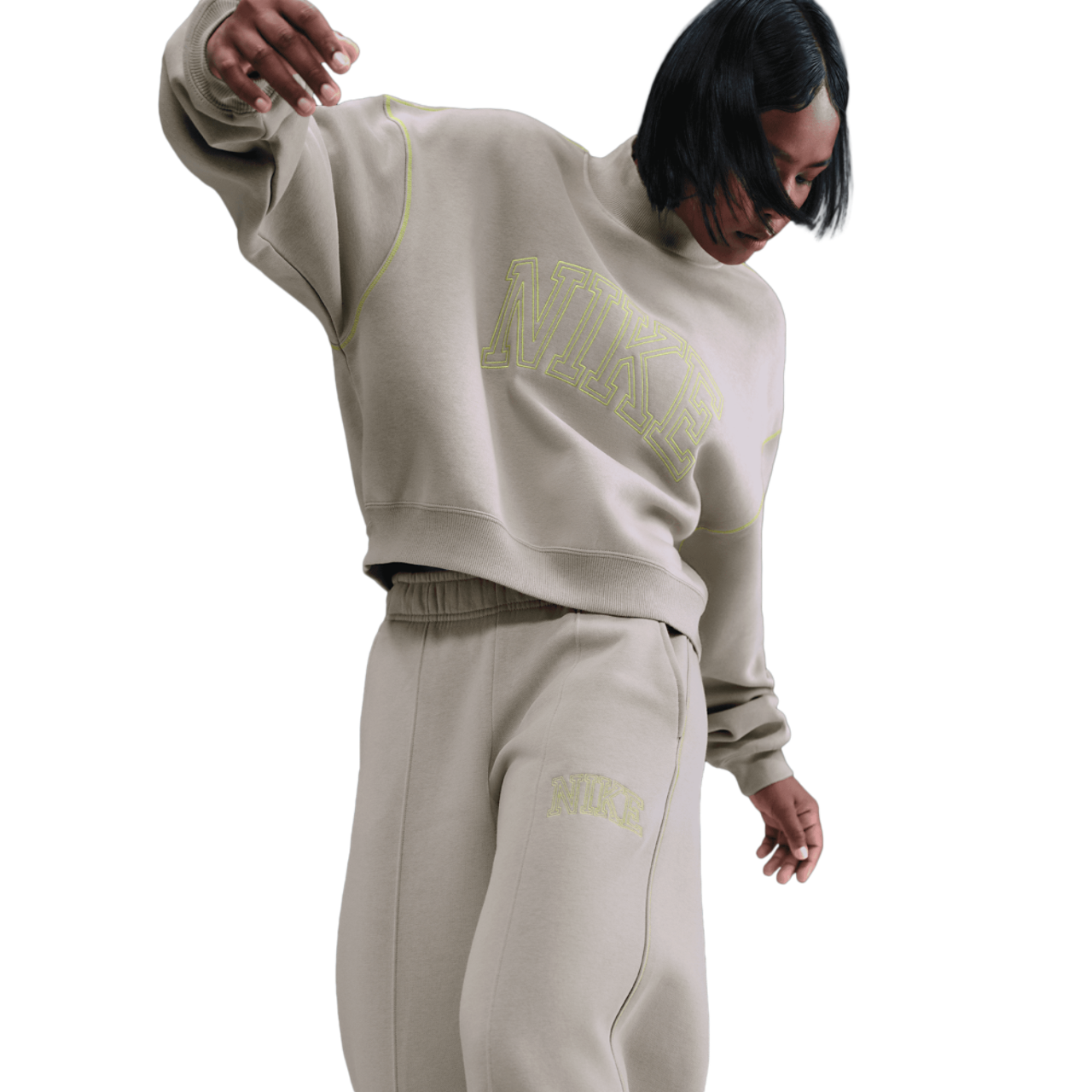 Nike NSW Phoenix Fleece Pants Image 3 of 5. Tap to open photo gallery.