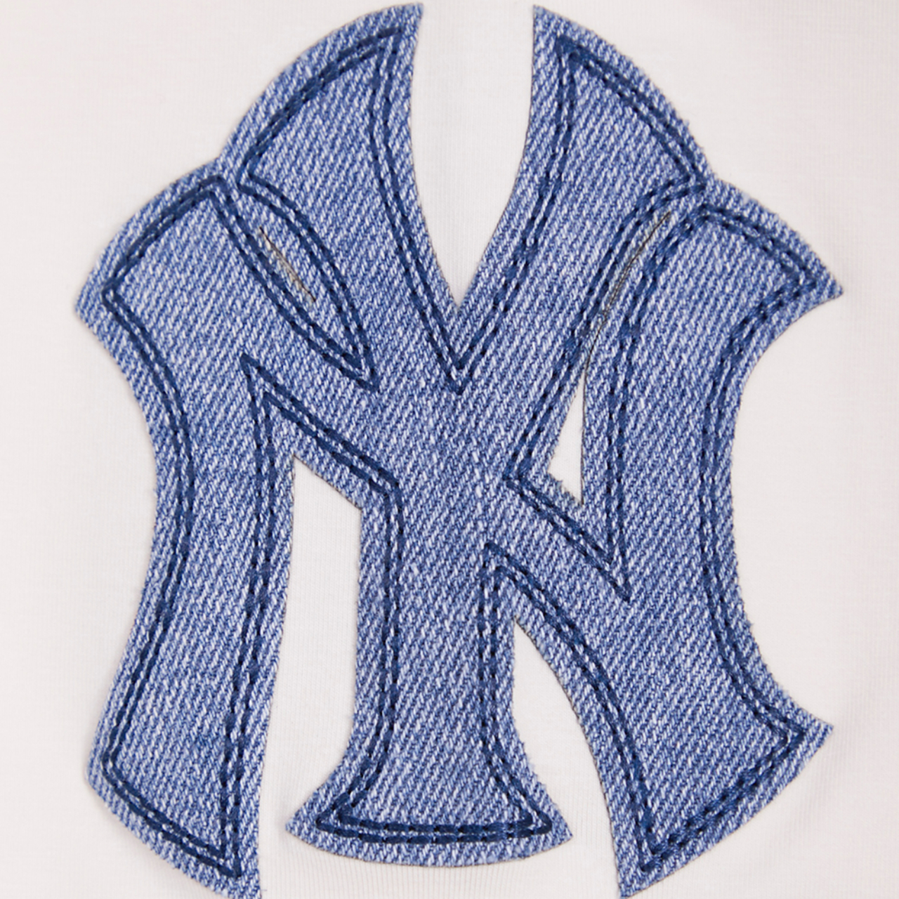 Pro Standard NEW YORK YANKEES TOP Image 6 of 6. Tap to open photo gallery.