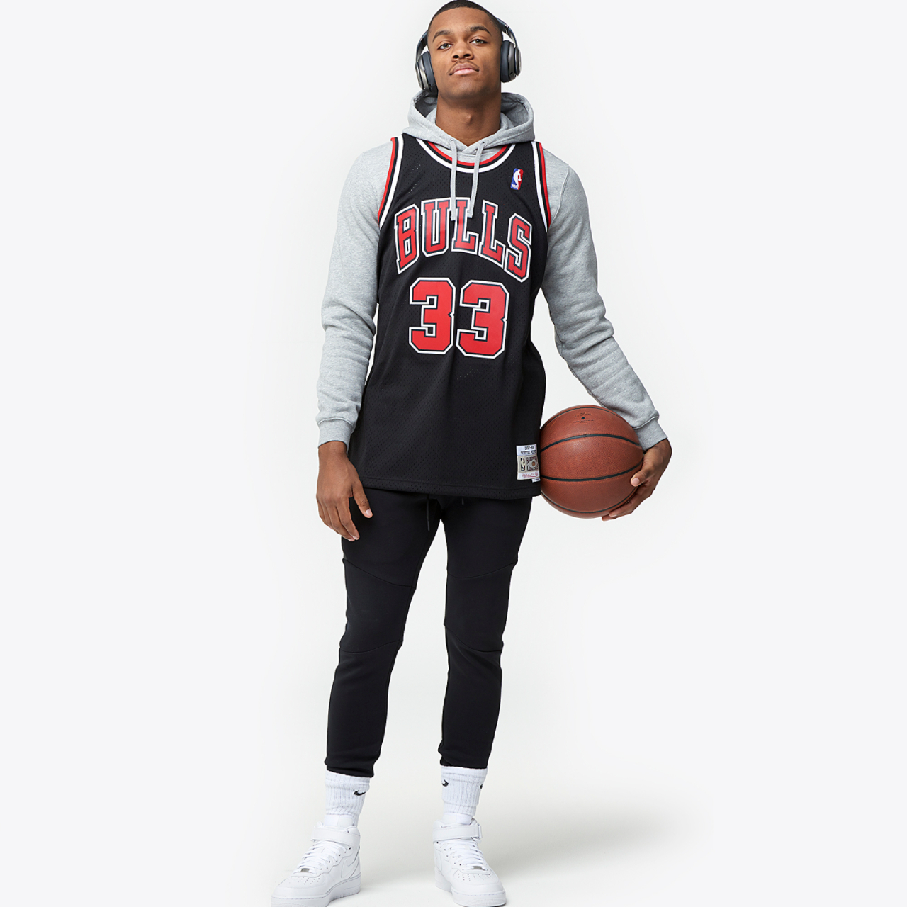 Mitchell & Ness SuperSonics Swingman Jersey Image 5 of 6. Tap to open photo gallery.