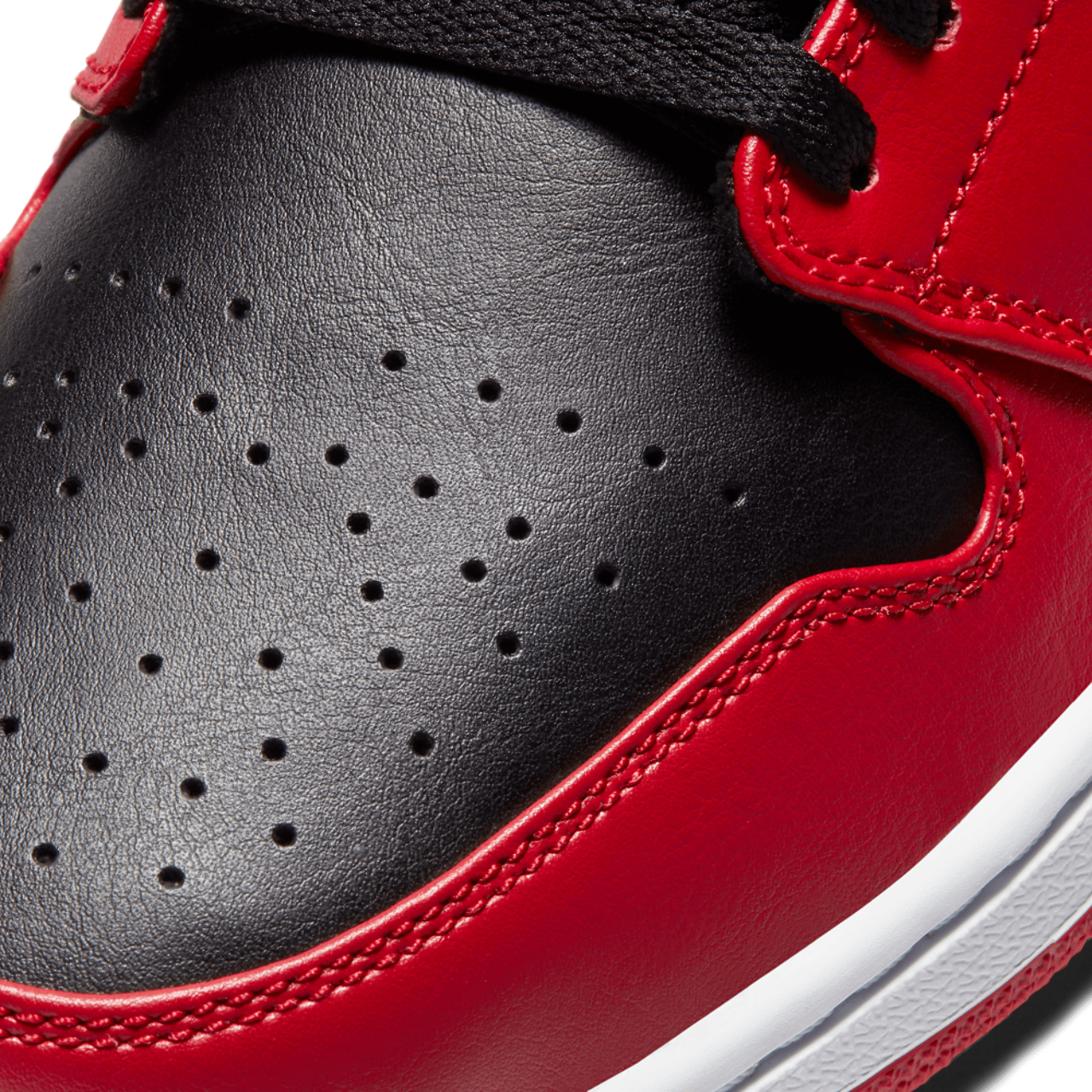 Jordan AJ 1 à tige basse Image 8 de 9. Appuyez pour ouvrir la galerie de photos.