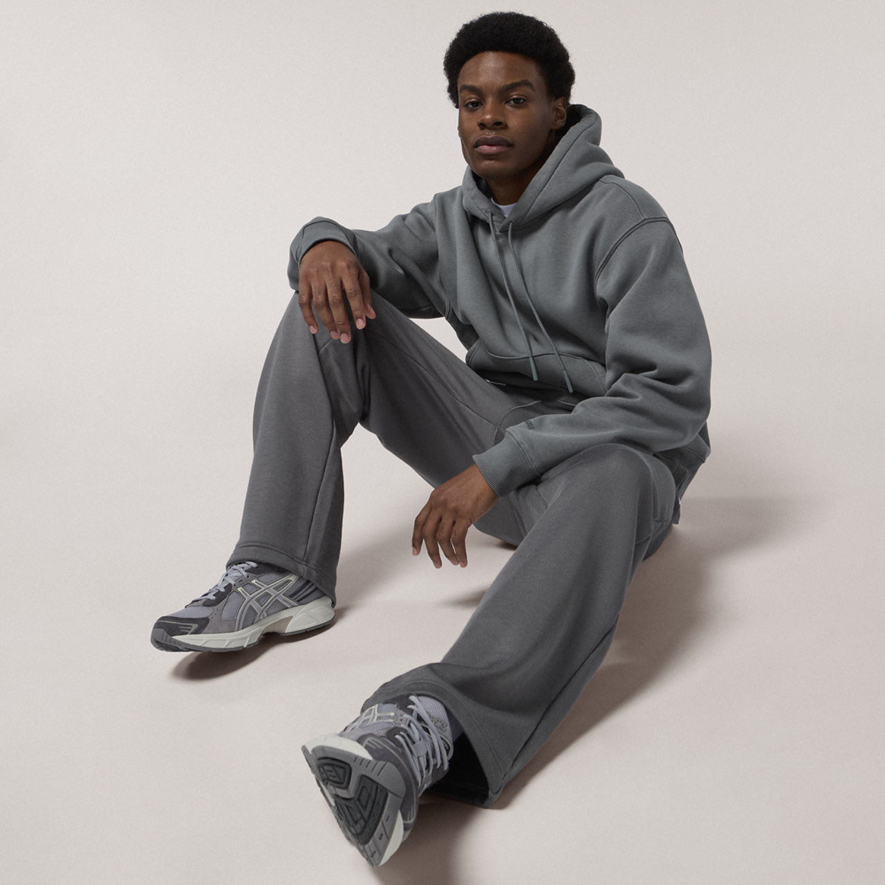 LCKR Nuv Open Hem Relaxed Fit Pants Image 6 of 7. Tap to open photo gallery.