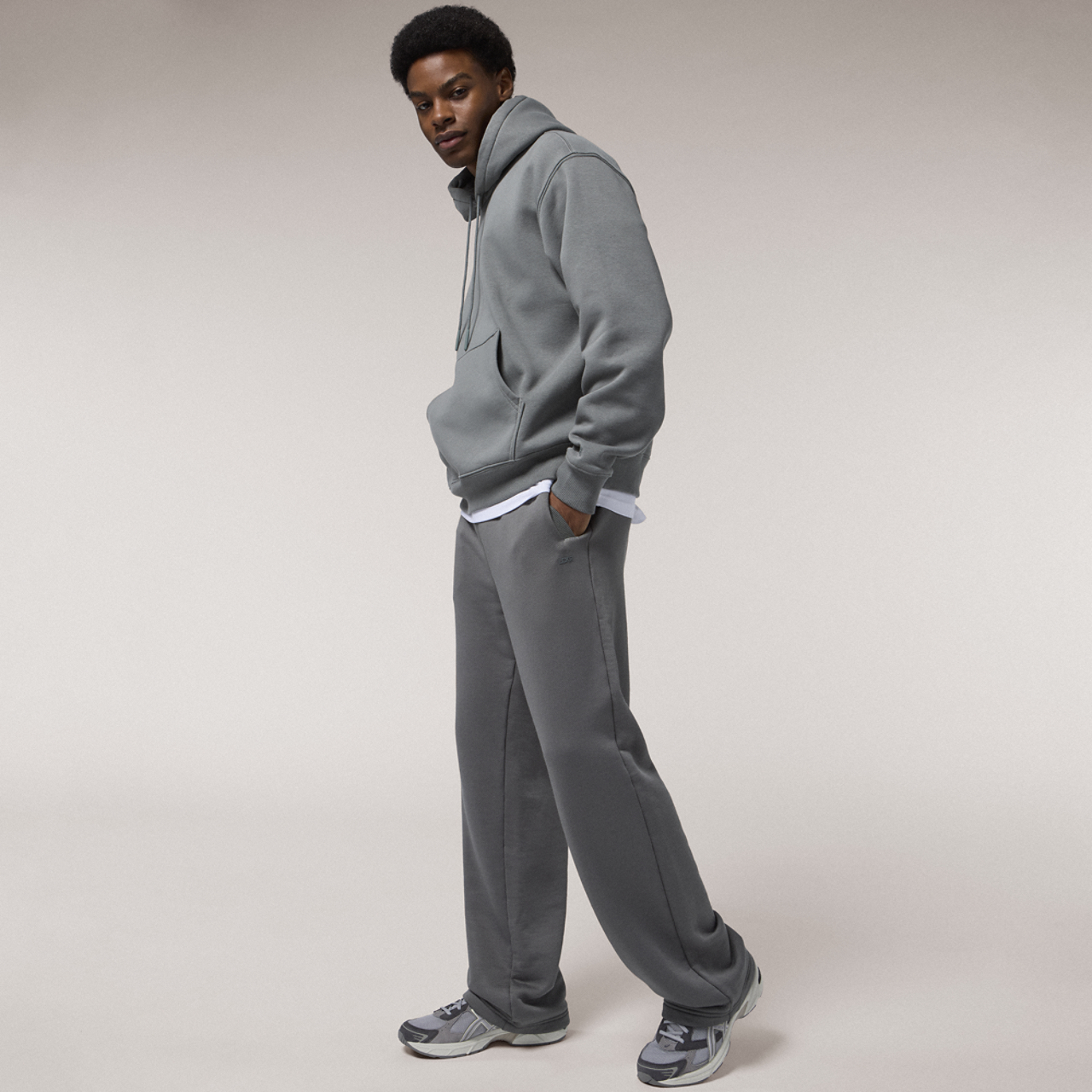 LCKR Nuv Open Hem Relaxed Fit Pants Image 7 of 7. Tap to open photo gallery.