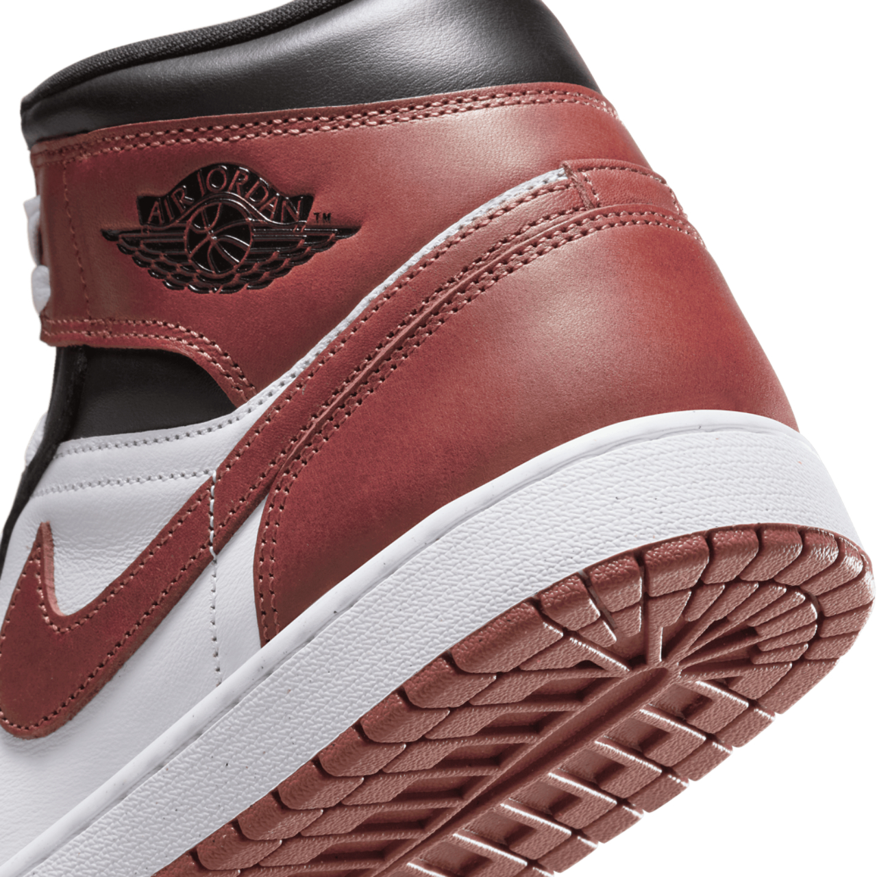 Jordan Air Jordan 1 Mid SE  Image 8 of 8. Tap to open photo gallery.